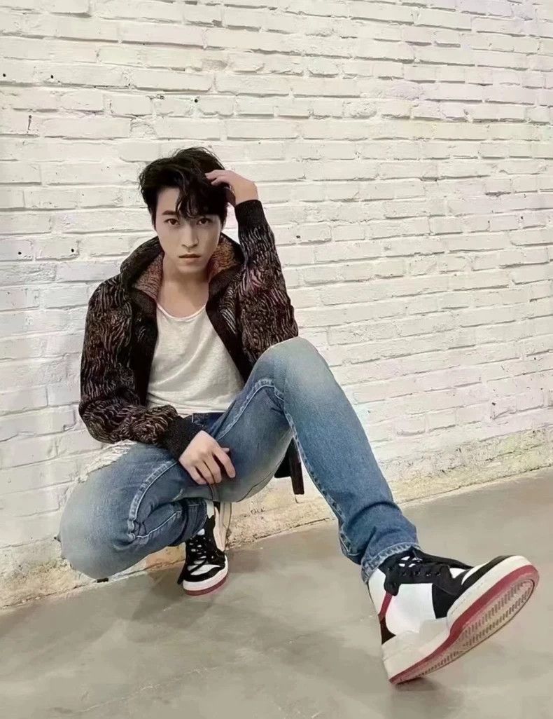 Saint Laurent Paris Saint Laurent Paris Black and white high-top casual sneake Size US 7 / EU 40 - 2 Thumbnail