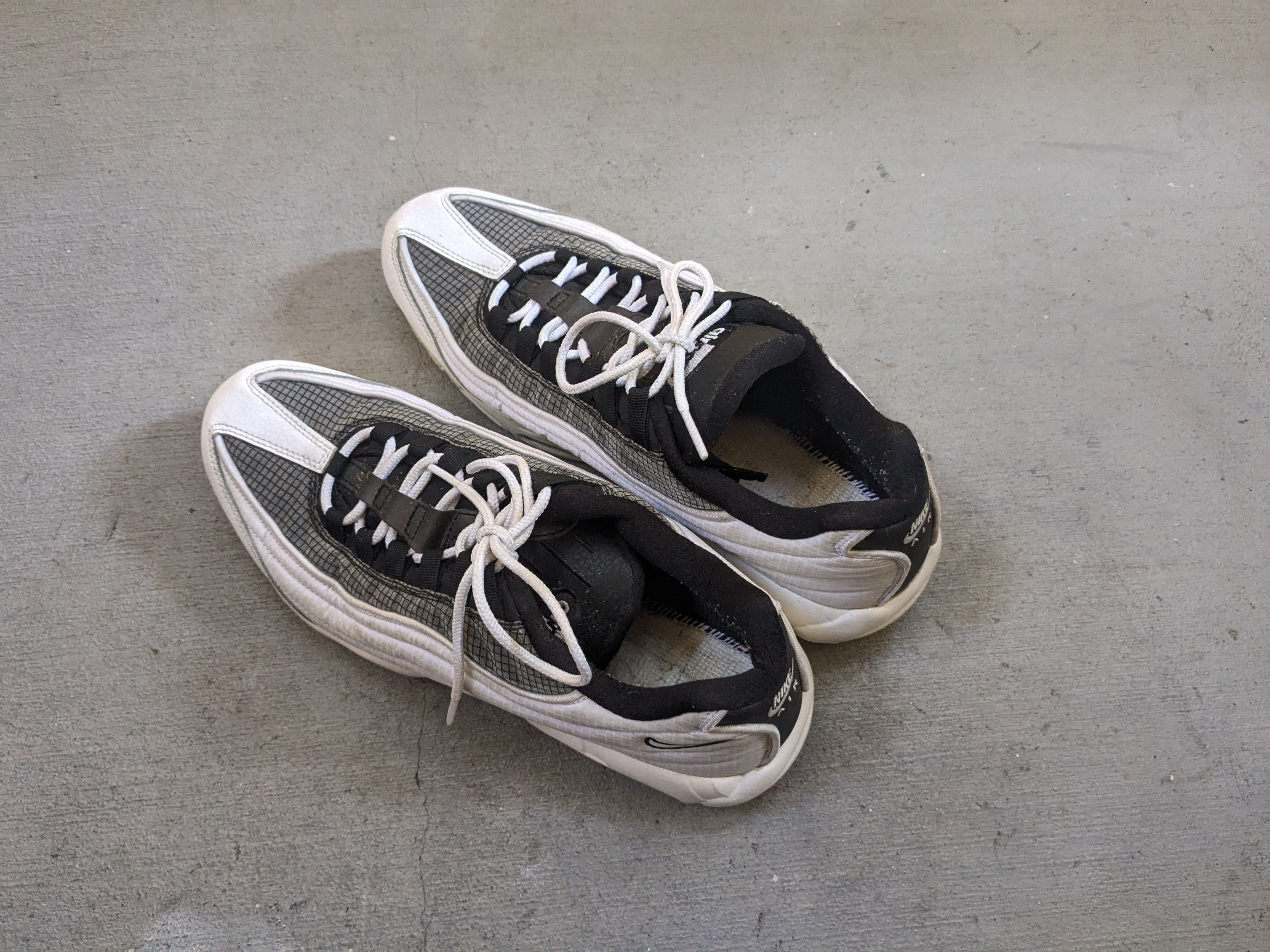 Nike NIKE Air Max 95 White Black 11.5 Nike ID DA7559-991 Size US 11.5 / EU 44-45 - 11 Thumbnail