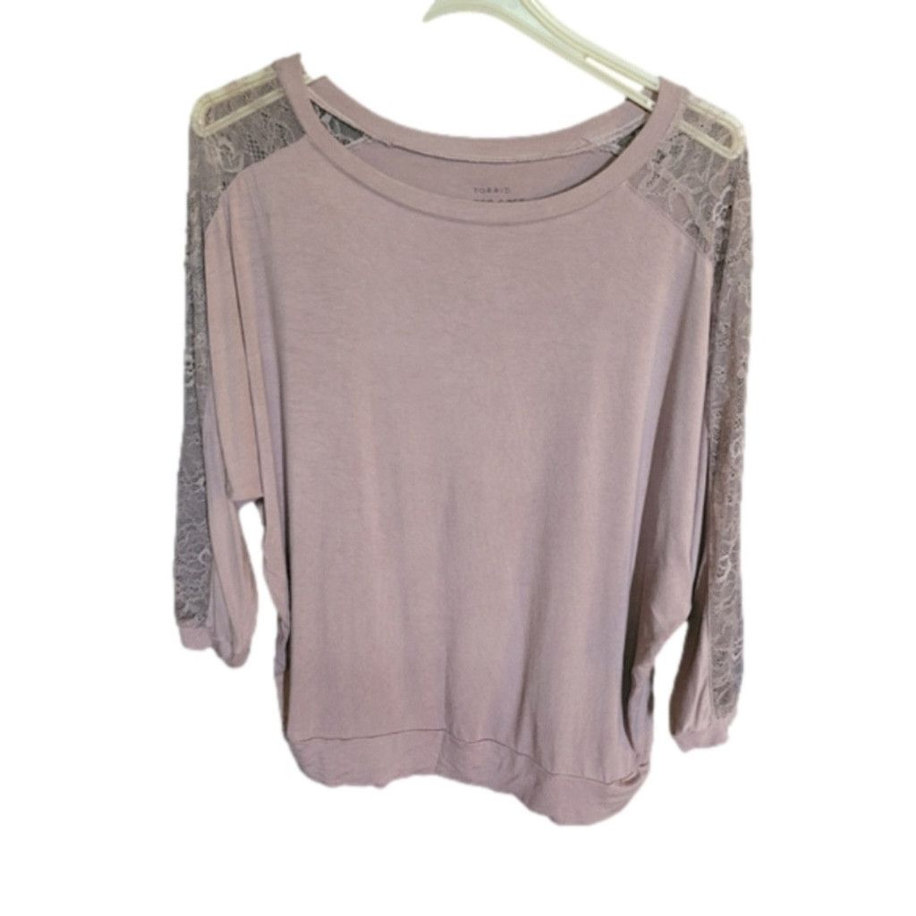 Torrid Torrid , guc shirt with lace on sleeves, Size 00, 12/14 Size XL / US 12-14 / IT 48-50 - 1 Thumbnail