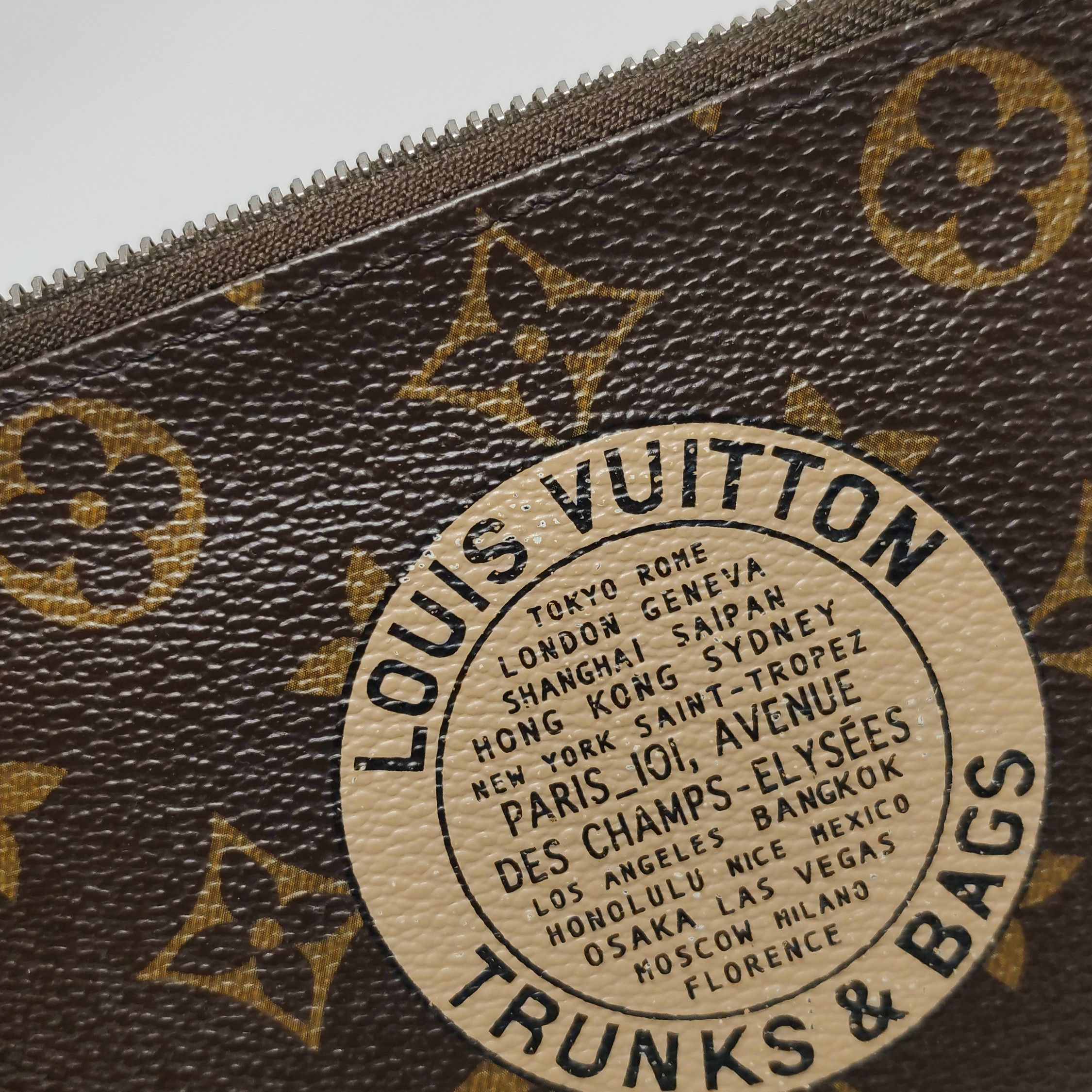 Louis Vuitton Louis Vuitton (LV) Cowhide Monogram Emblem Wallet -y2506 Size ONE SIZE - 8 Thumbnail