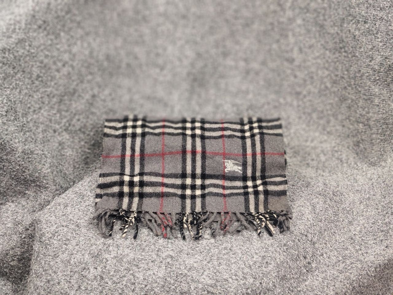 Burberry Vintage Burberry 's Classic Check Lana wool Unisex Scarf Size ONE SIZE - 6 Thumbnail