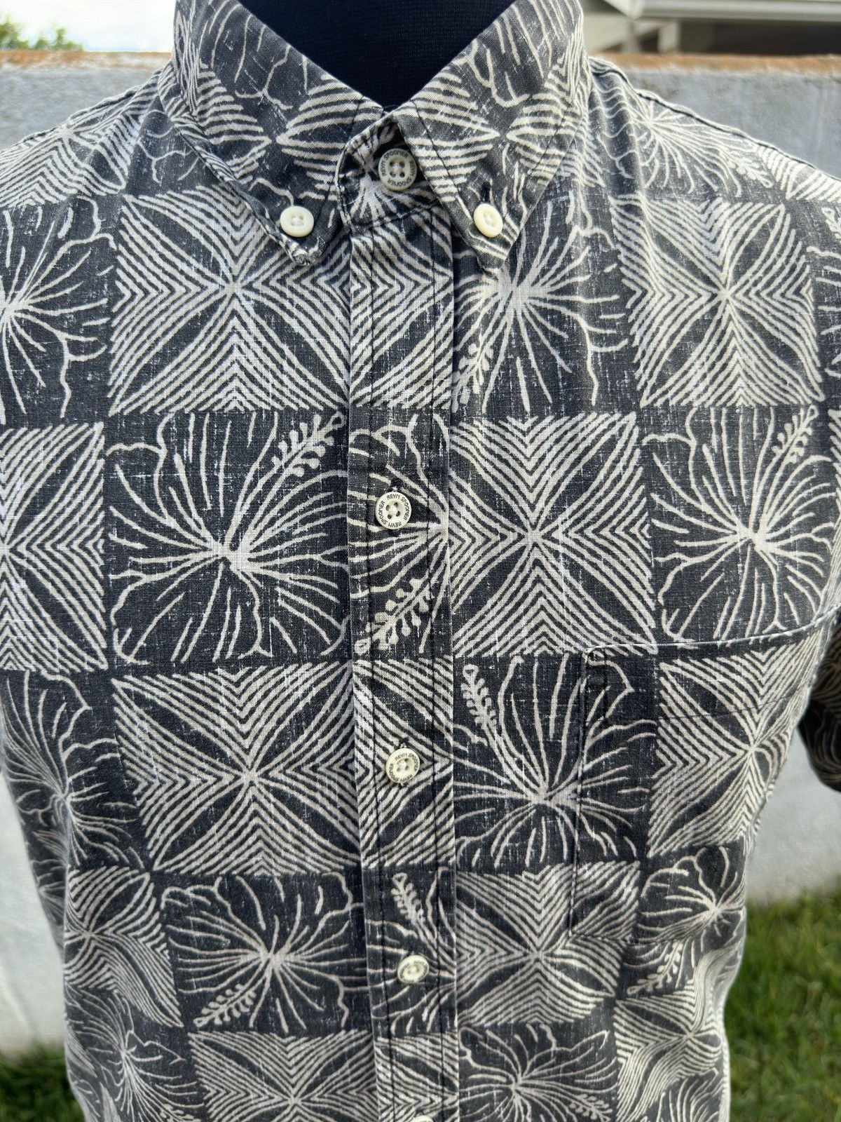 Reyn Spooner PreOwned Reyn Spooner Tailored Hawaiian Print Gray Men's S Size US S / EU 44-46 / 1 - 3 Thumbnail