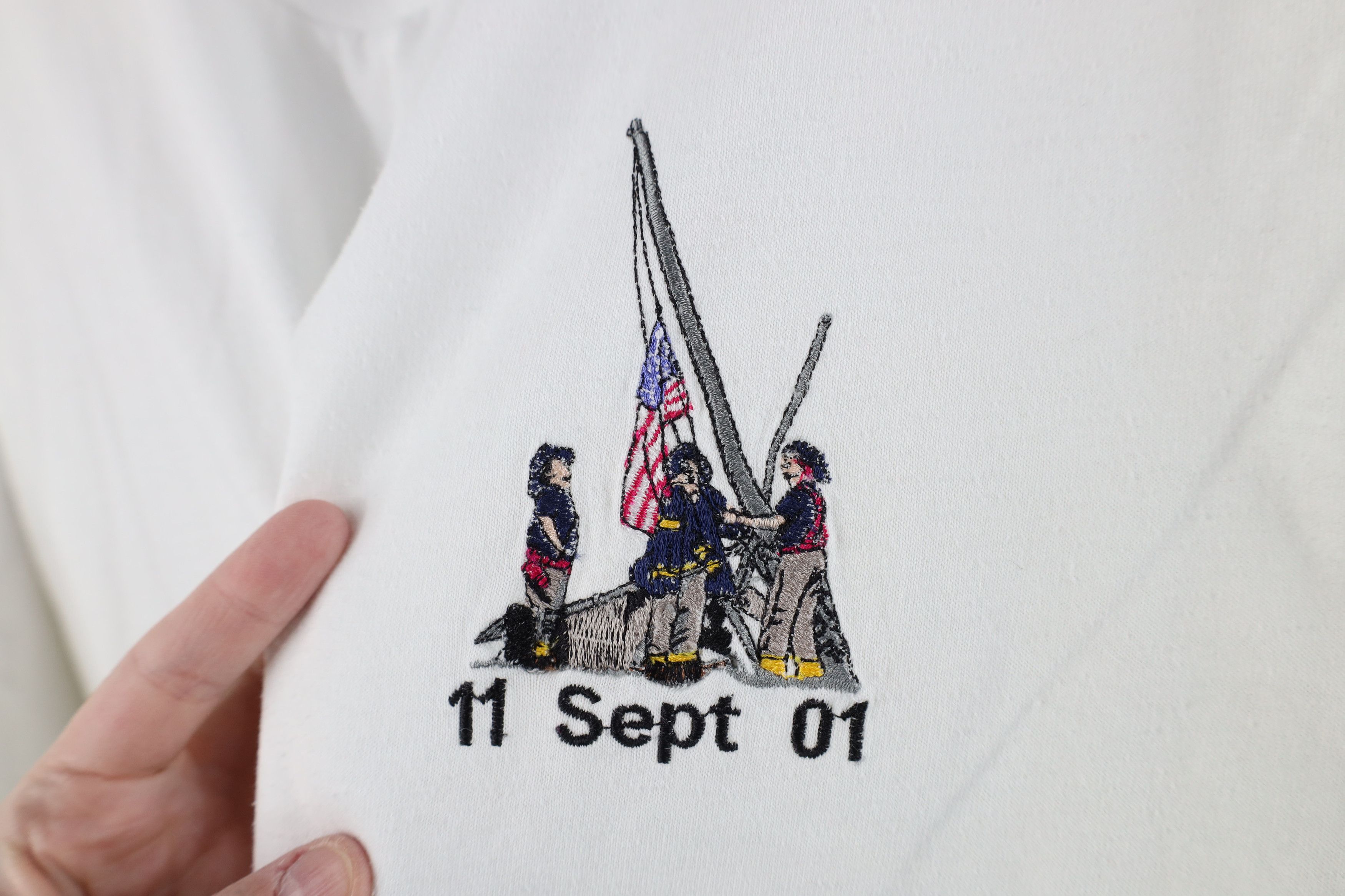 Vintage Vintage September 11 2001 New York Firefighters T-Shirt Size US L / EU 52-54 / 3 - 4 Thumbnail