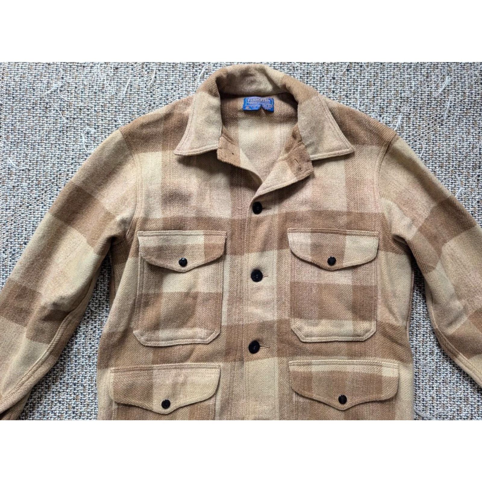 VINTAGE Pendleton Jacket Coat Men M Pendleton Plaid Brown Wool 42 Chest 31 Front Length 23 Seams 19 Shoulders 24.5 Arm Mens Bag?