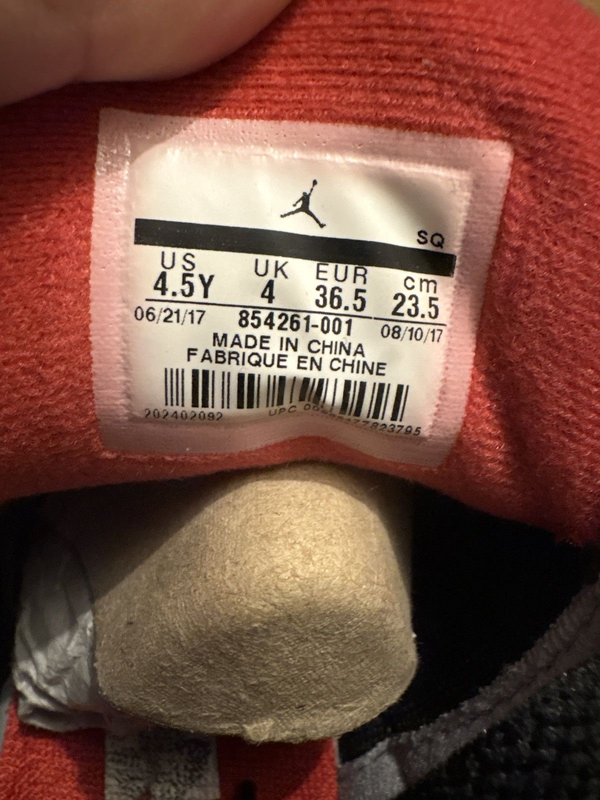 Jordan Brand Jordan Retro 3- Black Cement Gradeschool (GS) Size US 5 / EU 37 - 2 Thumbnail
