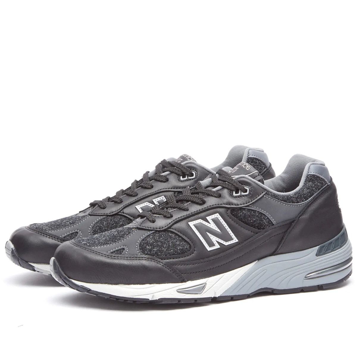 image of New Balance X Harris Tweed 991 Sneakers Exclusive Wool in Black, Men's