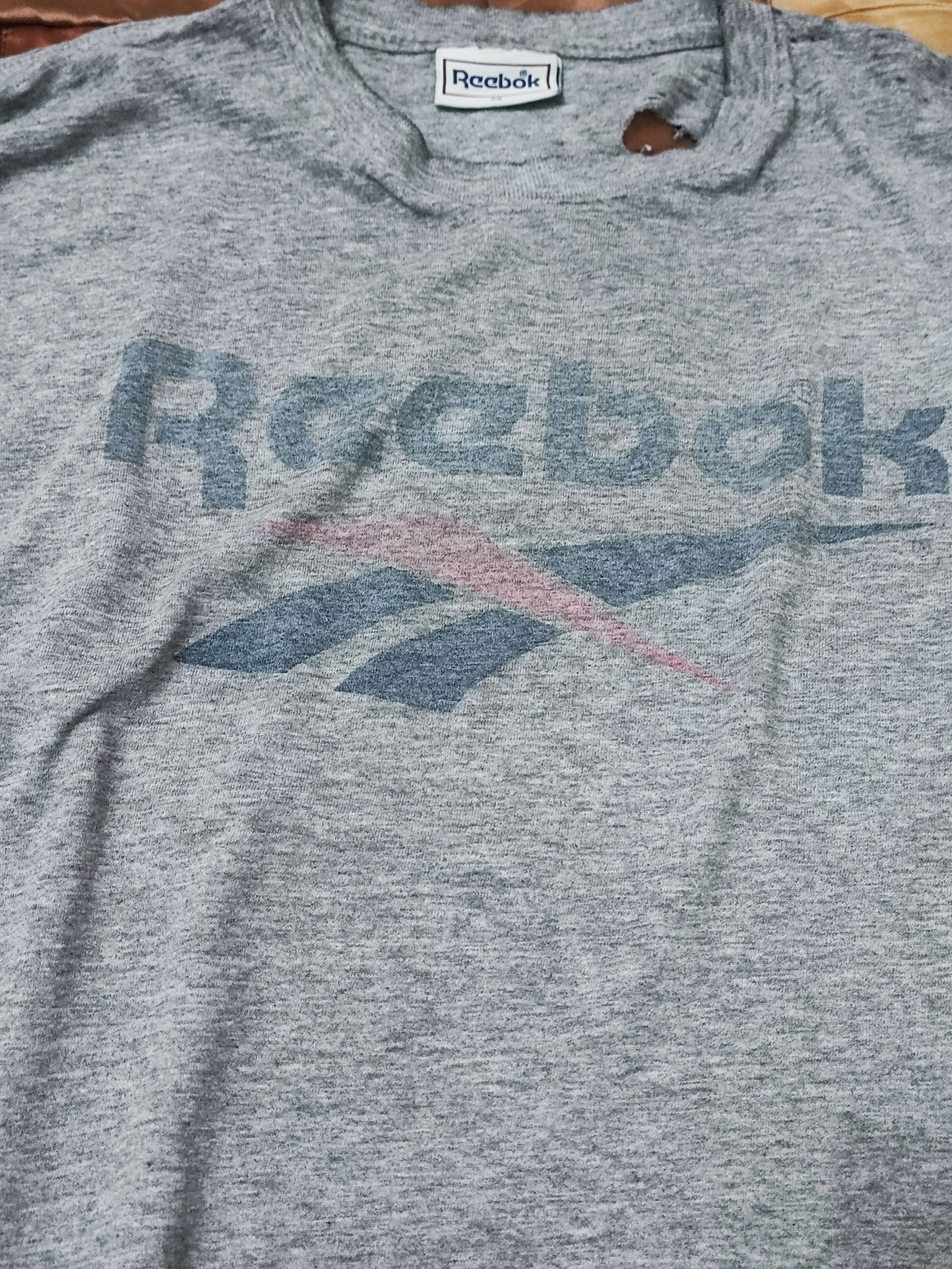Vintage Vintage Thrashed Distressed Reebok Big Logo T-Shirt Size US M / EU 48-50 / 2 - 5 Thumbnail