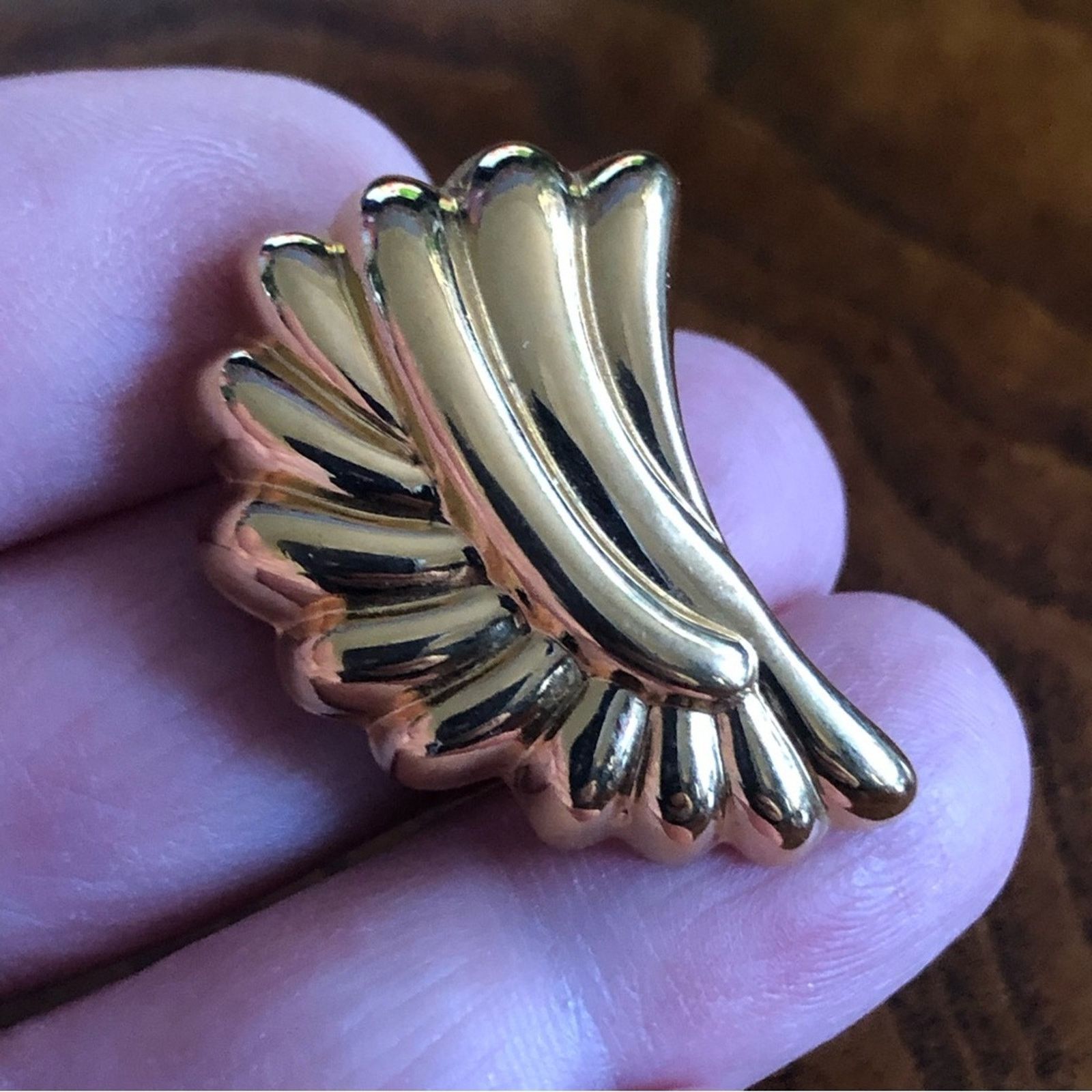 Vintage Vintage 70s-80s gold swirl design clip on earrings Size ONE SIZE - 5 Thumbnail