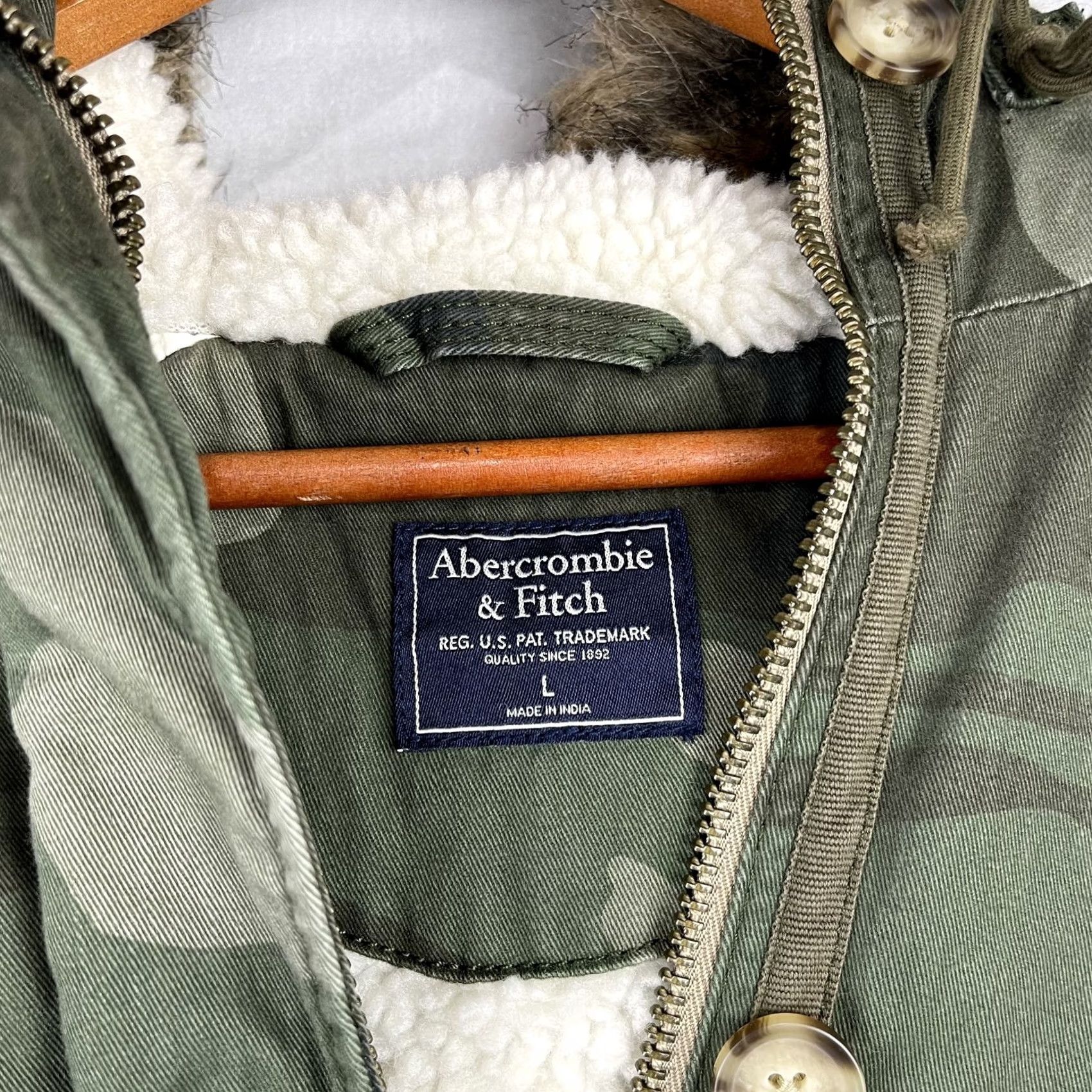 Abercrombie & Fitch VINTAGE Abercrombie & Fitch Jacket Womens Large Camo Hooded Sherpa Lined Parka Coat Warm Size L / US 10 / IT 46 - 3 Thumbnail