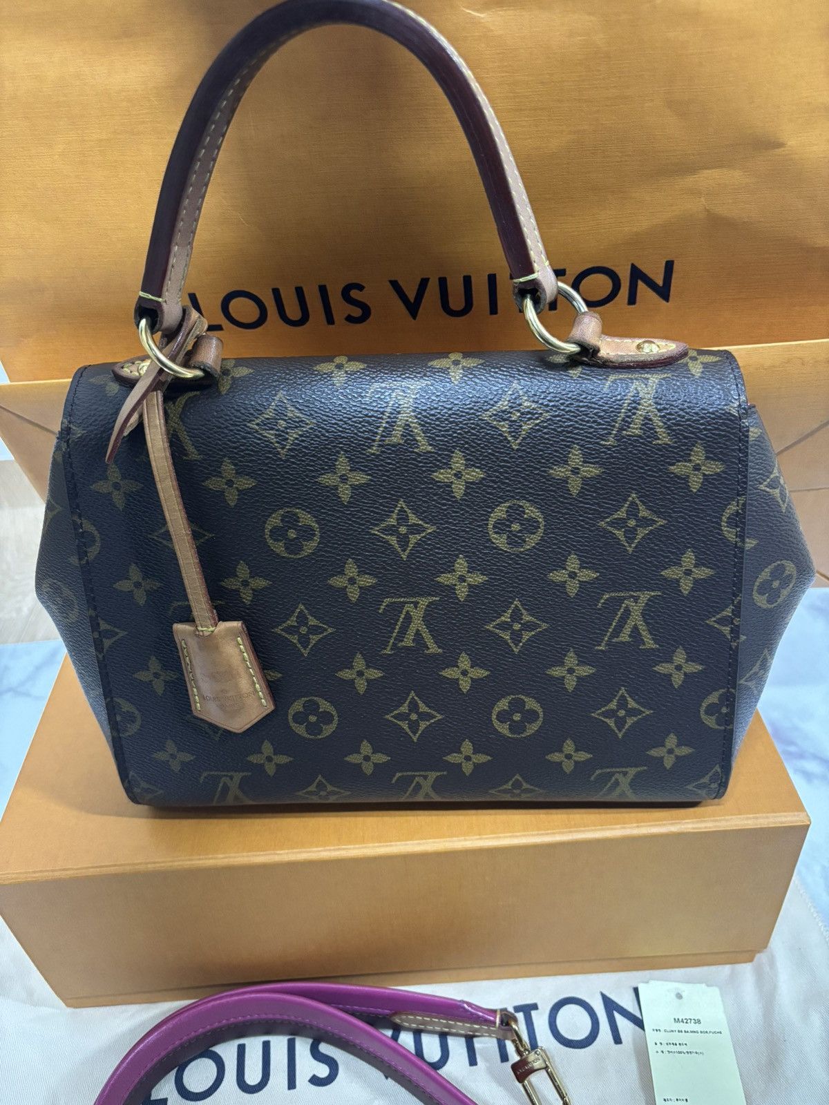 Louis Vuitton Louis Vuitton Cluny BB Shoulder Bag Size ONE SIZE - 7 Thumbnail