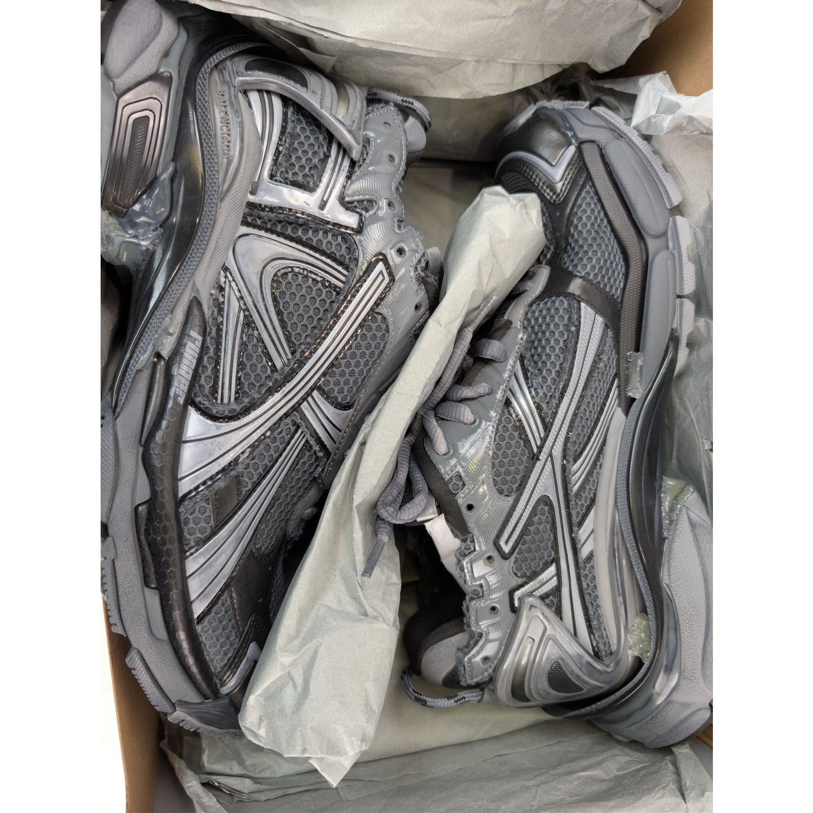 Balenciaga o1rshd1 Mesh and Rubber Runner Sneaker in Dark Grey / Black Size US 12 / EU 45 - 22 Thumbnail