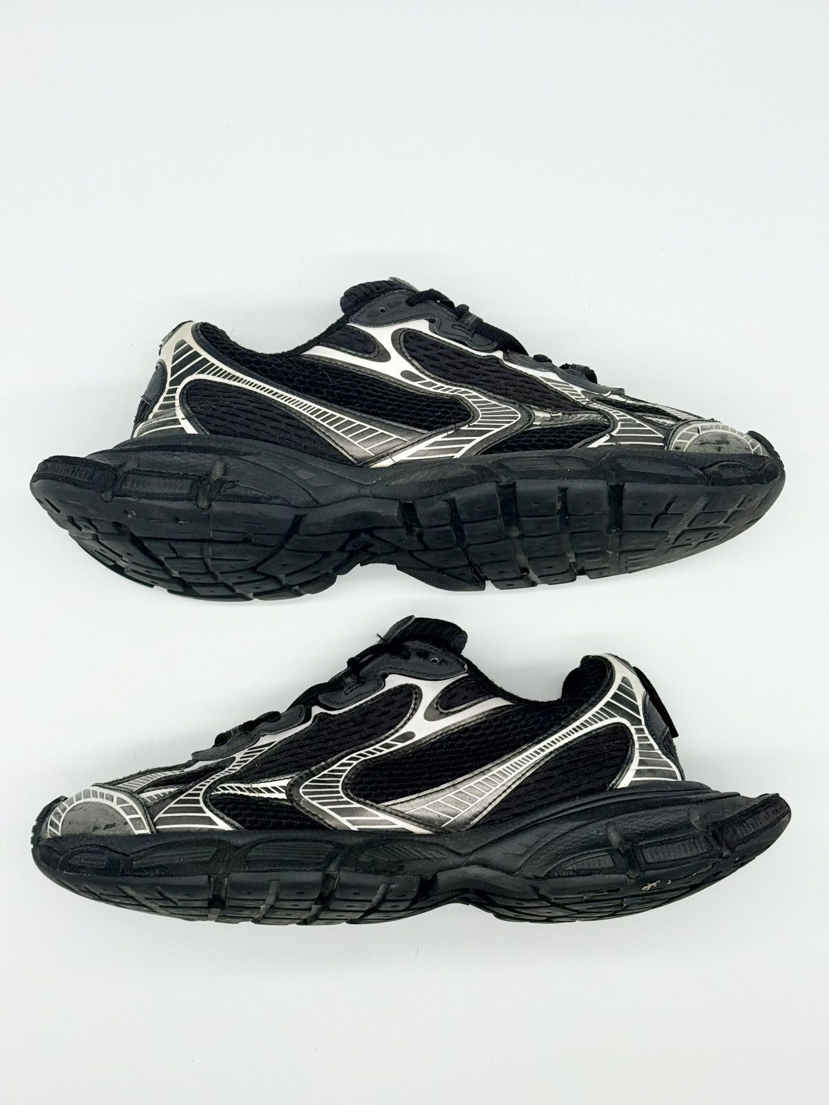 Balenciaga Size 9 - Balenciaga 3XL Sneaker Worn-Out - Black Size US 9 / EU 42 - 2 Thumbnail