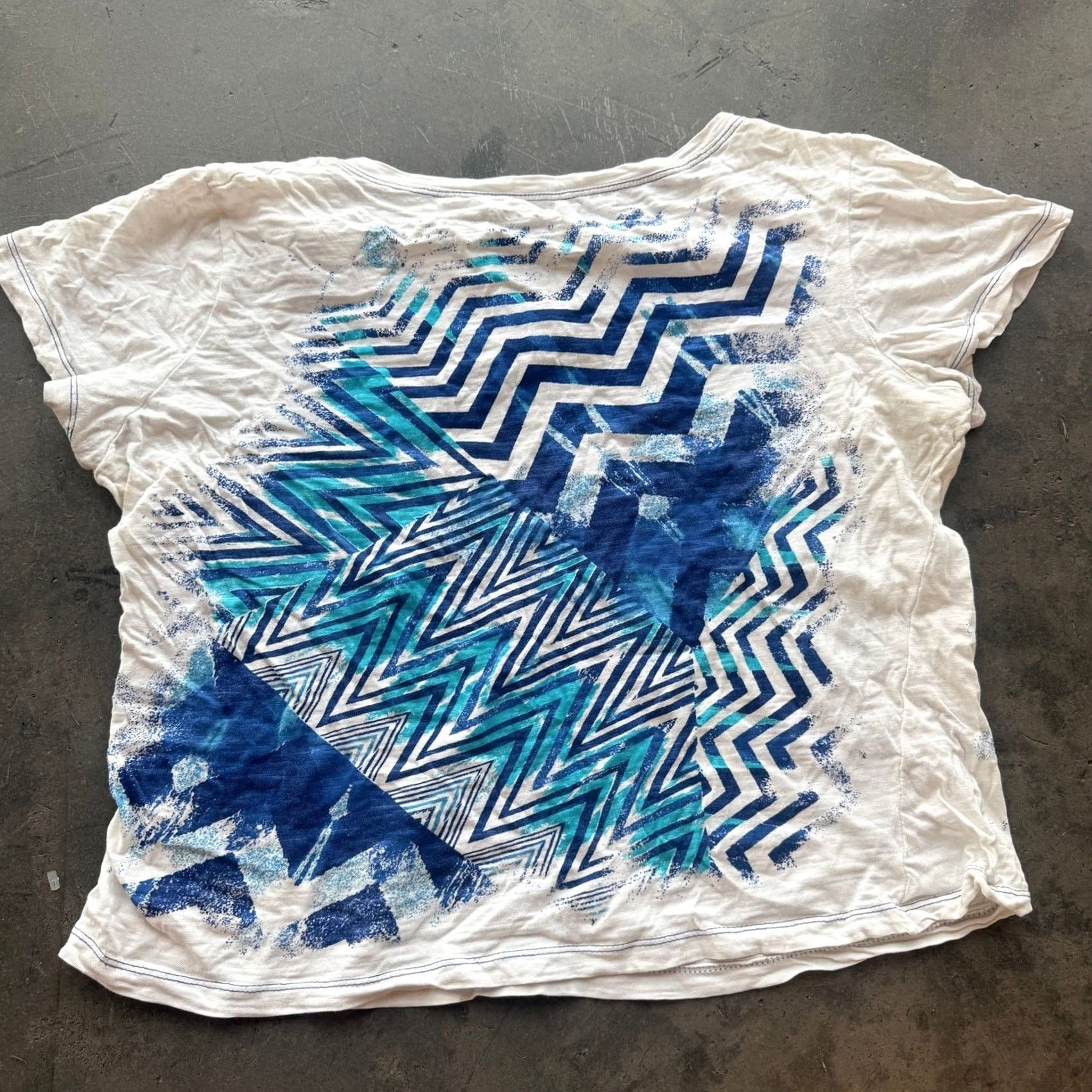 Vintage VINTAGE Y2K Abstract Mcbling Rhinestone Blue White V Neck Graphic Tee Women's XL Shirt Size XL / US 12-14 / IT 48-50 - 2 Thumbnail