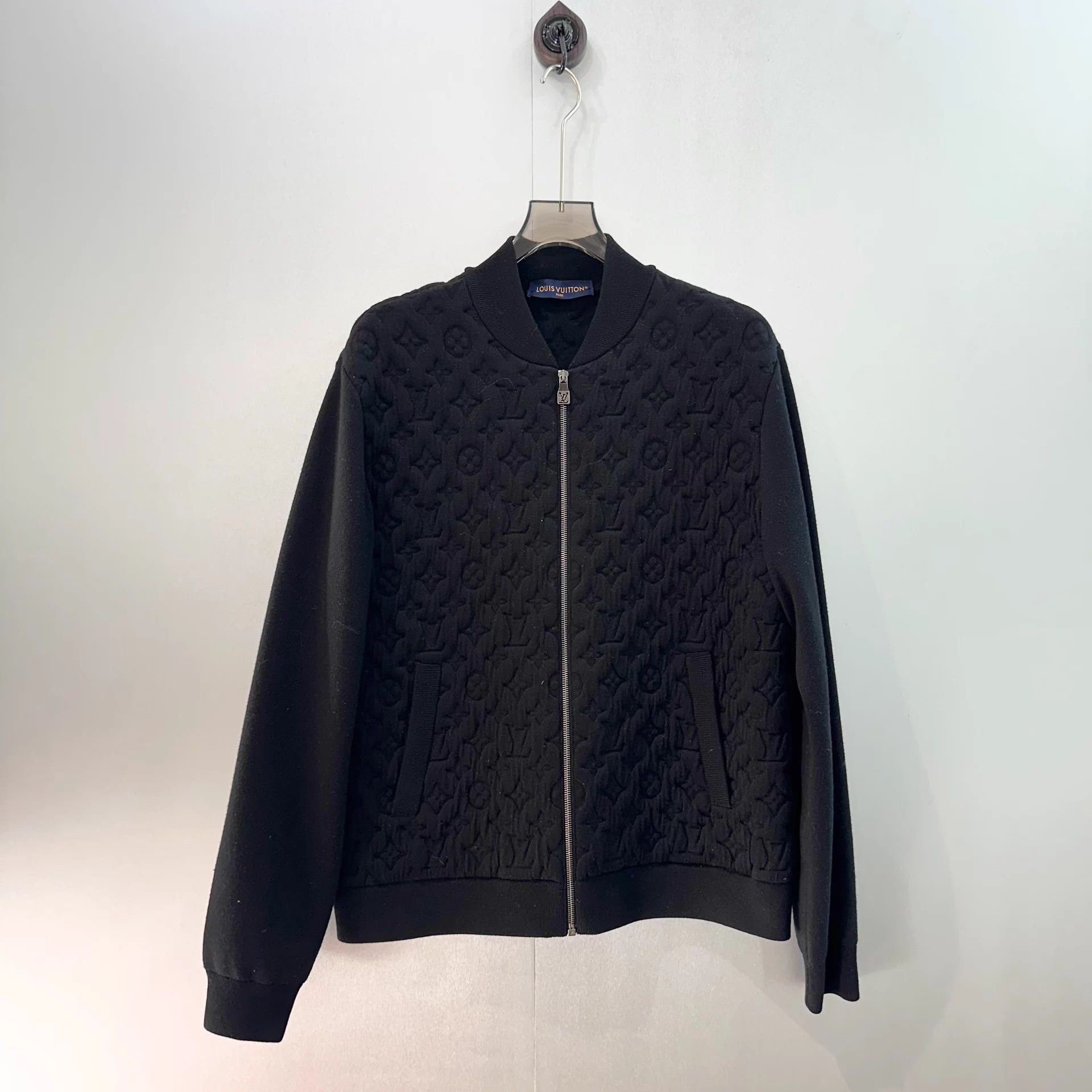 Louis Vuitton Louis Vuitton New Embossed Allover Puffer L 99N Beijing Size US L / EU 52-54 / 3 - 2 Thumbnail