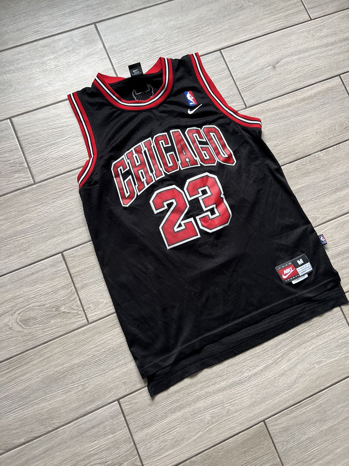 Jordan Brand × Nike × Vintage Vintage Nike NBA Bulls Jordan 23 Jersey Tee Tank 90s Size US M / EU 48-50 / 2 - 9 Thumbnail