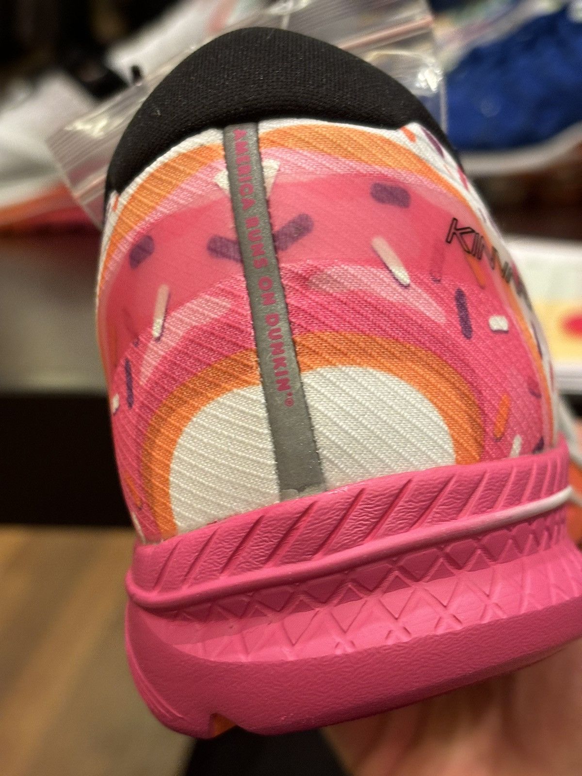 Saucony Saucony Kinvara 9 Dunkin Donuts Boston Marathon Size US 11 / EU 44 - 7 Thumbnail