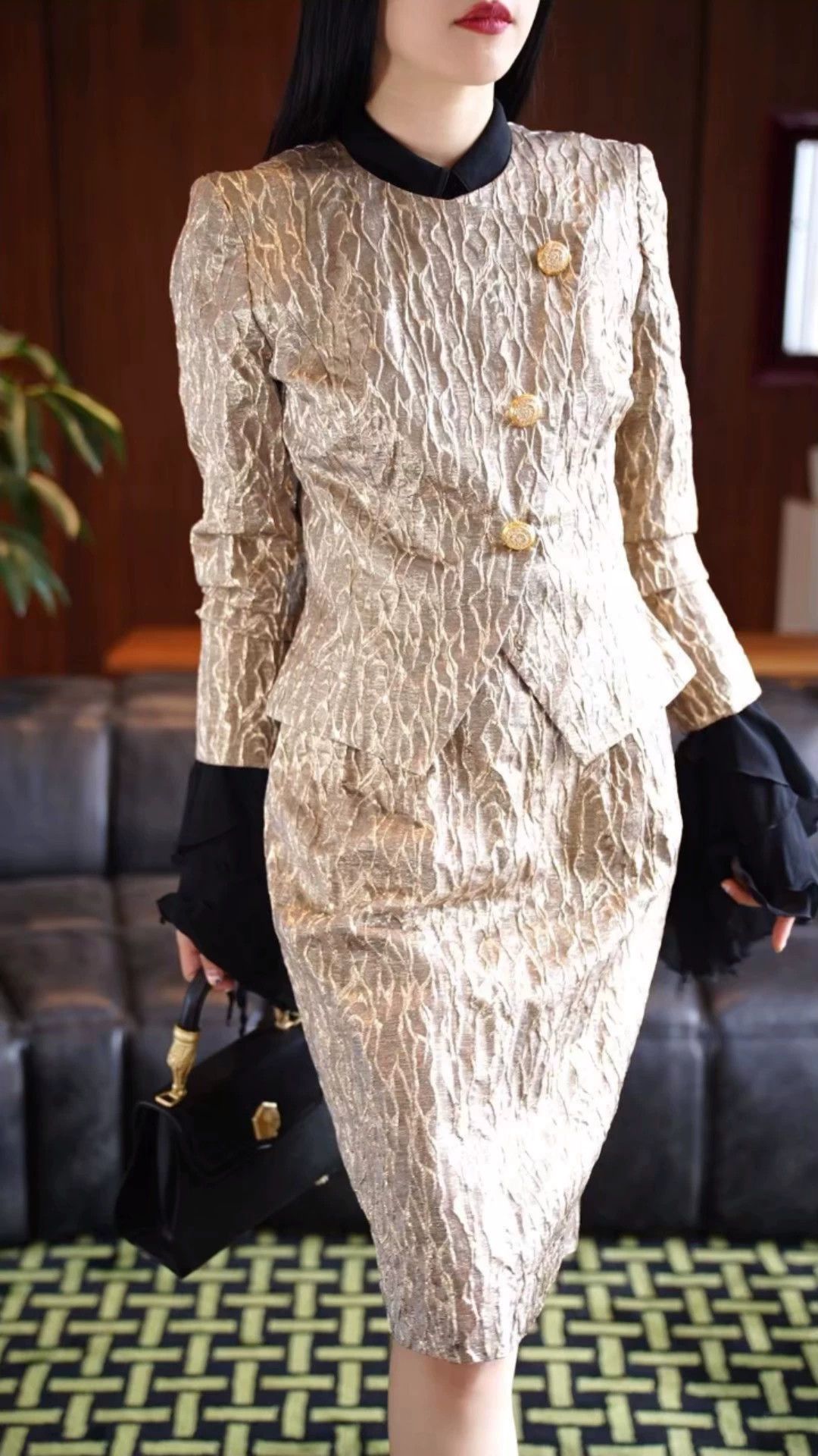 Vintage US Vtg Pale Gold Lined 3D Water Ripple Tailored Skirt Suit Size M / US 6-8 / IT 42-44 - 1 Thumbnail