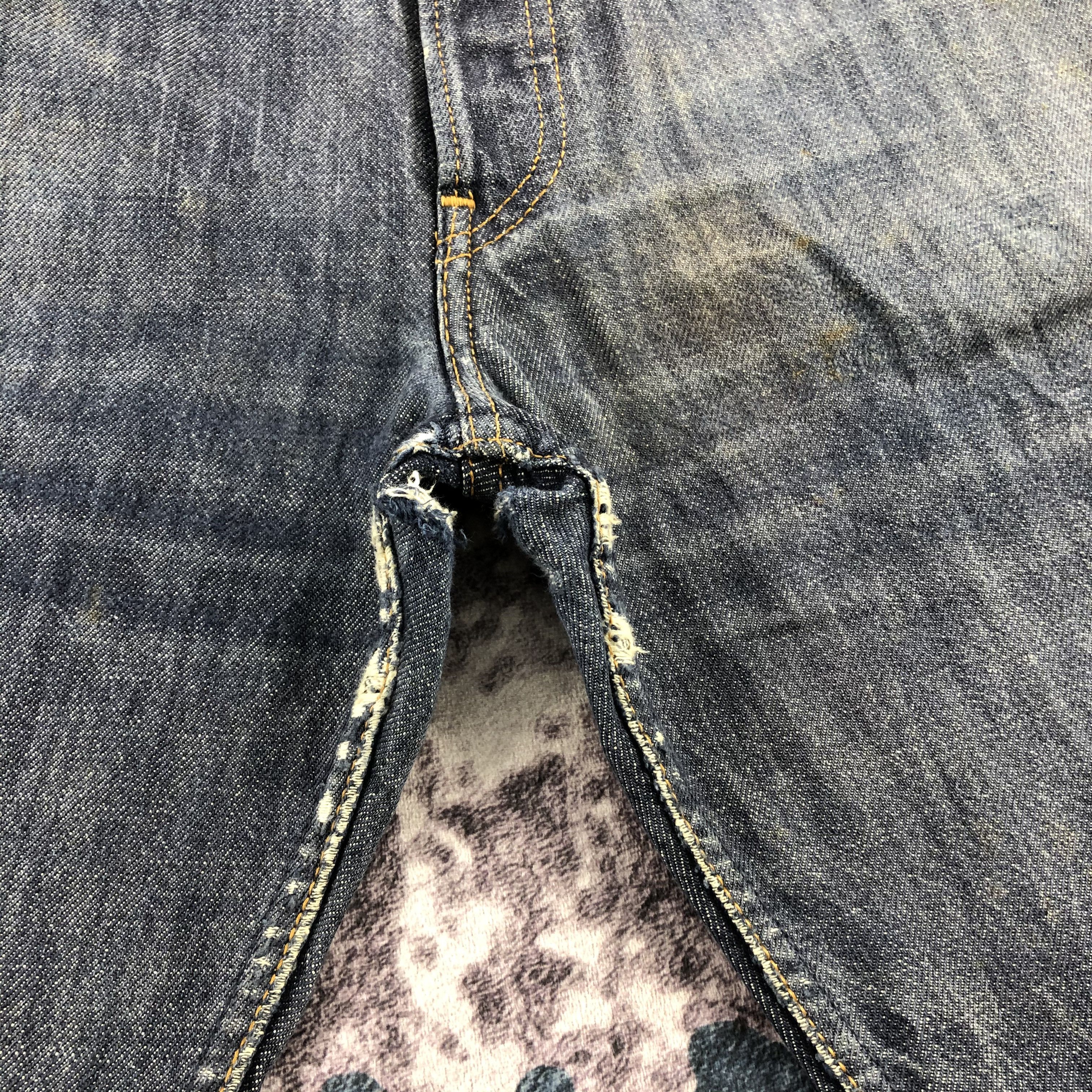 Levi's × Vintage 90s Vintage Ripped Levis 501 Jeans-JM2540 Size US 33 - 11 Thumbnail