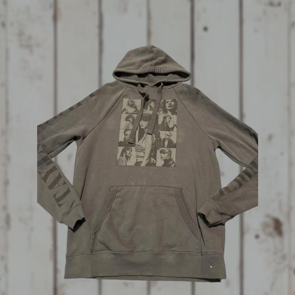 Vintage Taylor Swift Eras Tour Black Hoodie XS Oversized Pullover Women Graphic Print Size XS / US 0-2 / IT 36-38 - 1 Thumbnail