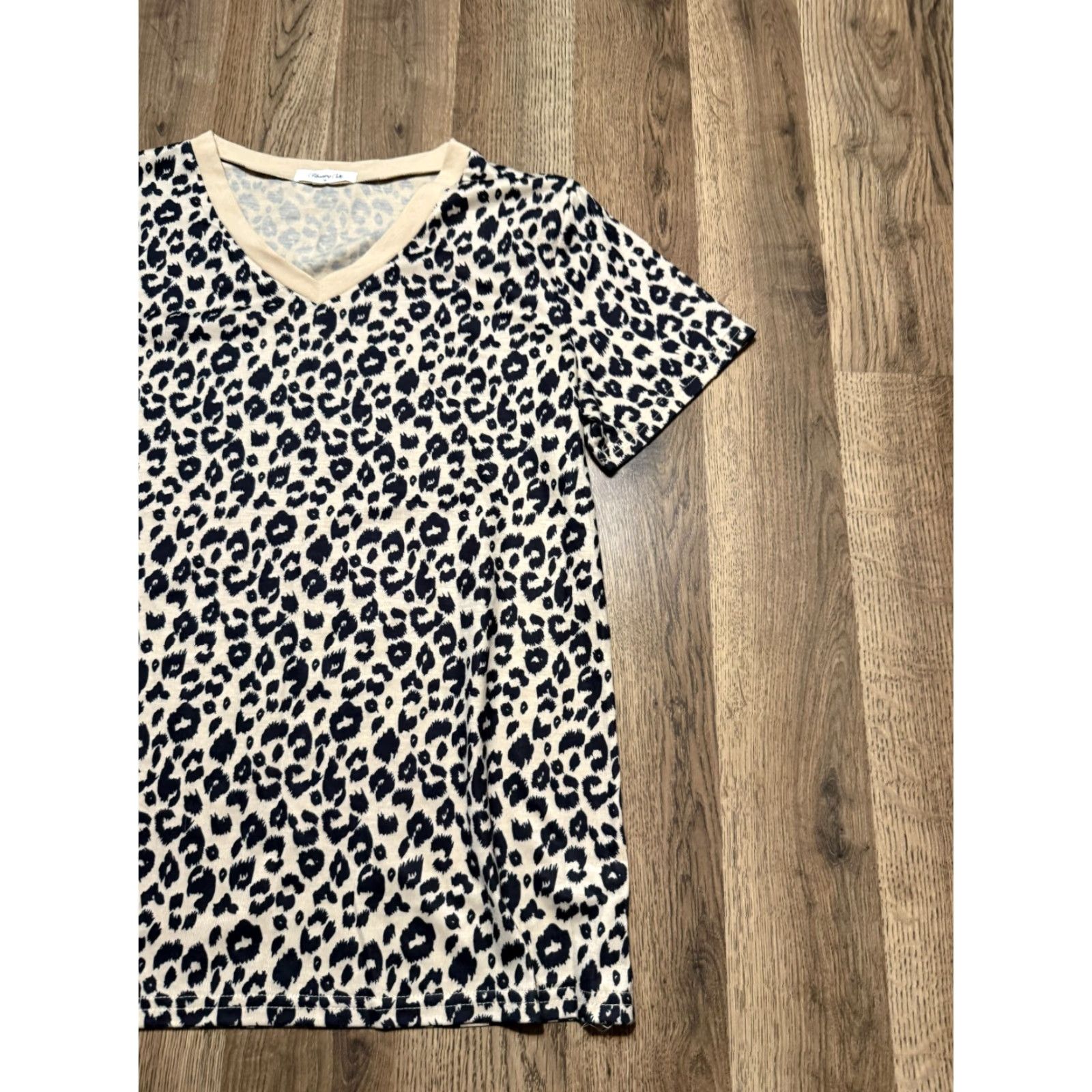 Vintage Blooming Jolly Shirt Women's Medium Black Short Sleeve V-Neck Animal Print Shirt Size M / US 6-8 / IT 42-44 - 3 Thumbnail