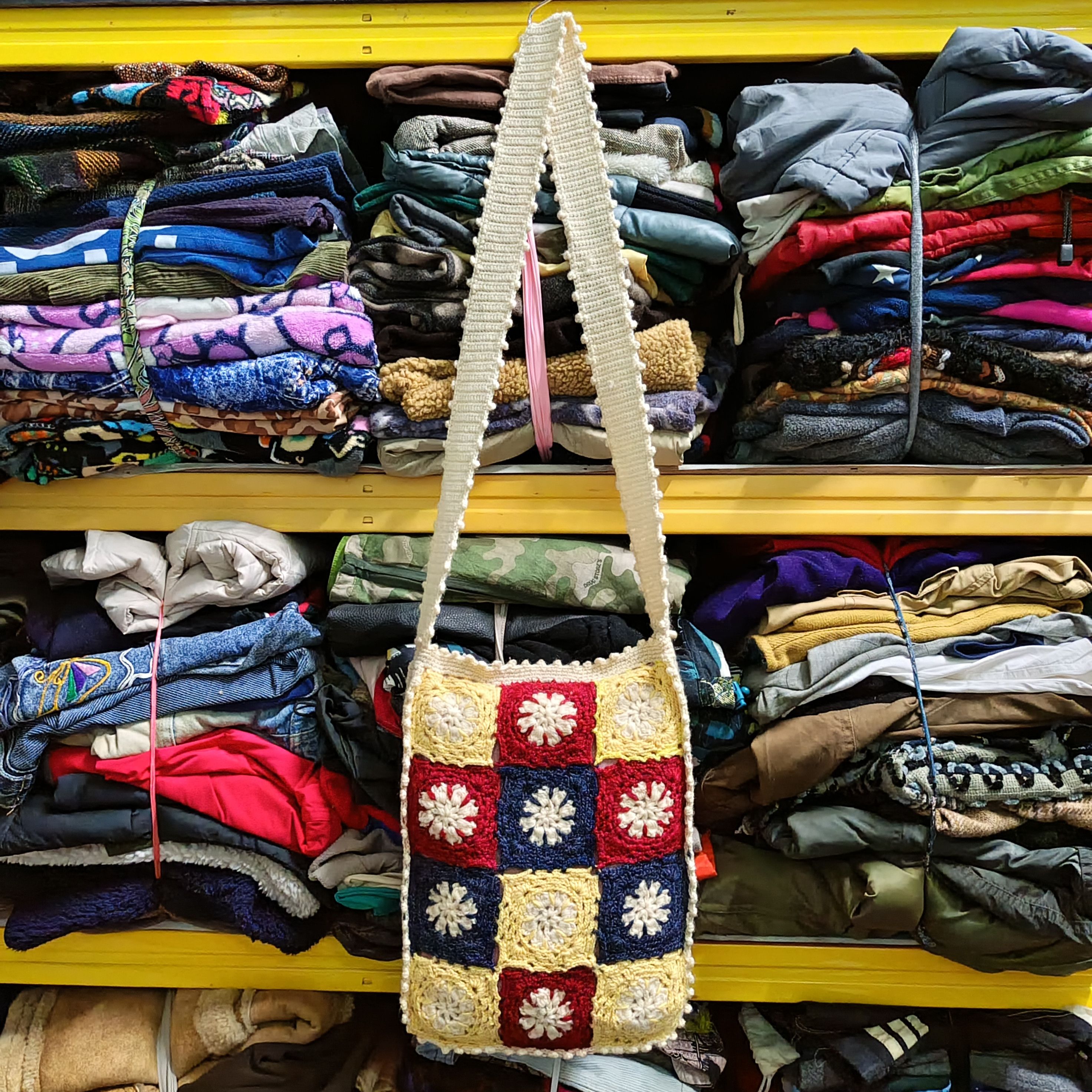 Handmade × Vintage Crochet Crossbody Granny Square Bag Size ONE SIZE - 1 Thumbnail