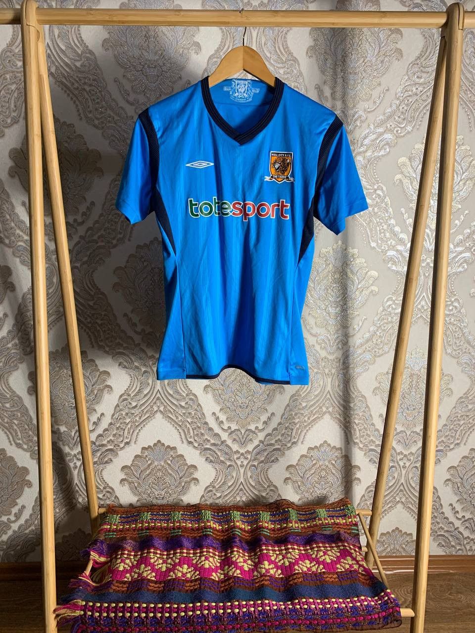 Umbro VERY RARE UMBRO FC HULL CITY ENGLAND SOCCER JERSEY RETRO 90s Size US S / EU 44-46 / 1 - 1 Thumbnail