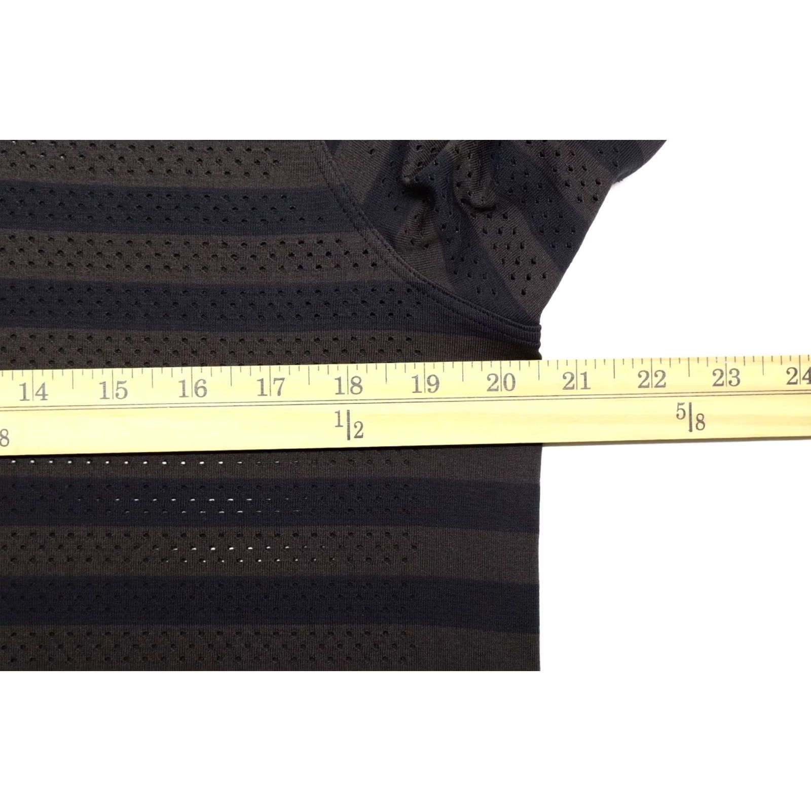 Lululemon Lululemon Women's Breeze By Long Sleeve Stripe Black / Deep Coal Sz 6 Shirt Pullover Activewear Lightweight Breathable Stretch Athletic Casual Size M / US 6-8 / IT 42-44 - 4 Thumbnail