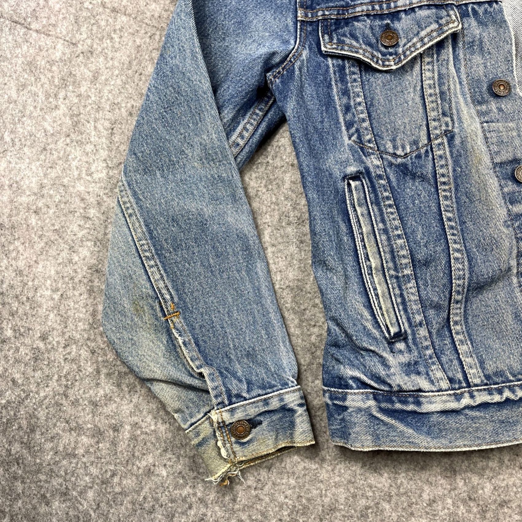 Levi's VINTAGE Levi's Trucker Jacket Denim Blue 38 Regular Men's Distressed USA 80s Leather? (Note: cannot add new info) Size US XXS / EU 40 - 4 Thumbnail