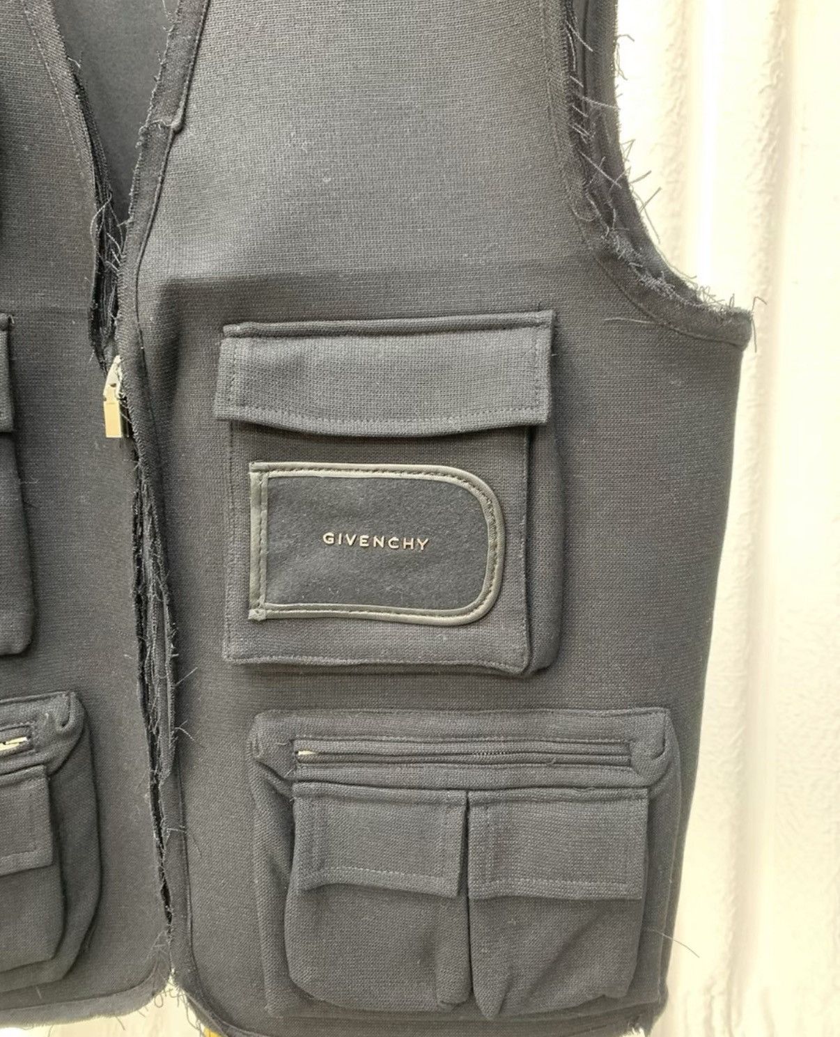 Givenchy GIVENCHY Heavyweight Multi-Pocket Journalist Vest in Black Size US M / EU 48-50 / 2 - 3 Thumbnail