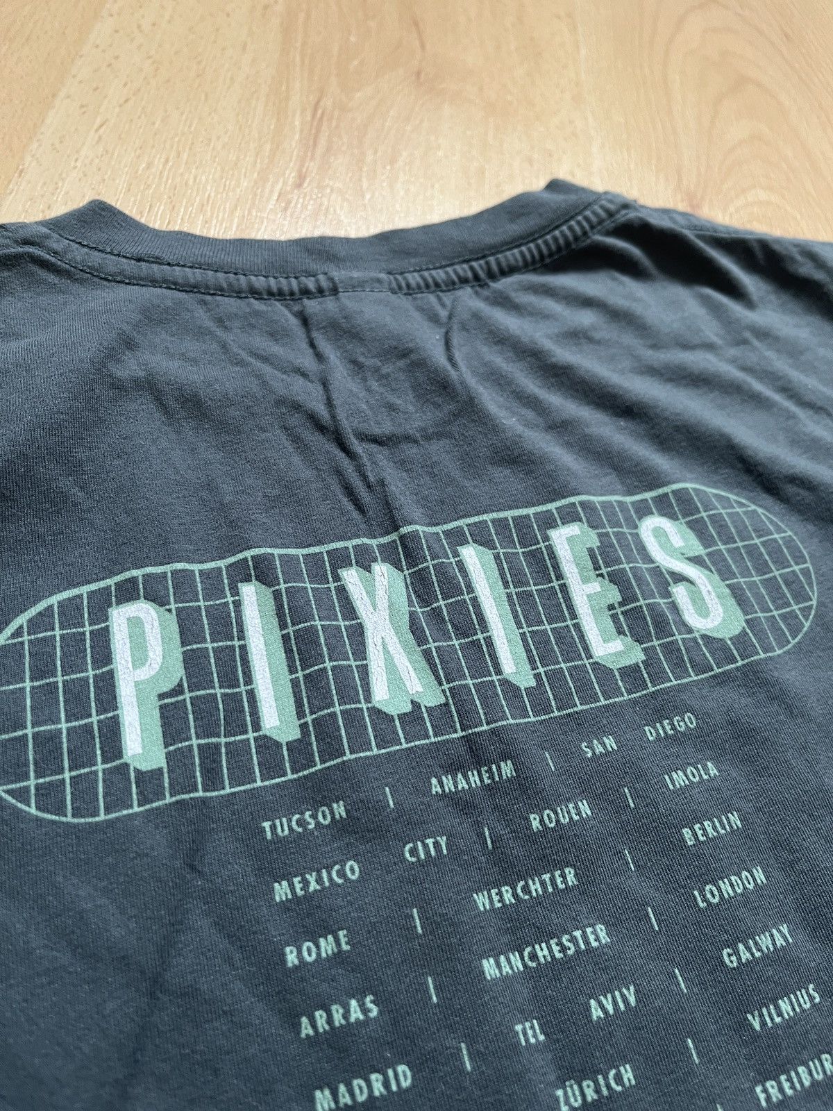 Band Tees The Pixies 2022 tour tee Size US L / EU 52-54 / 3 - 6 Thumbnail