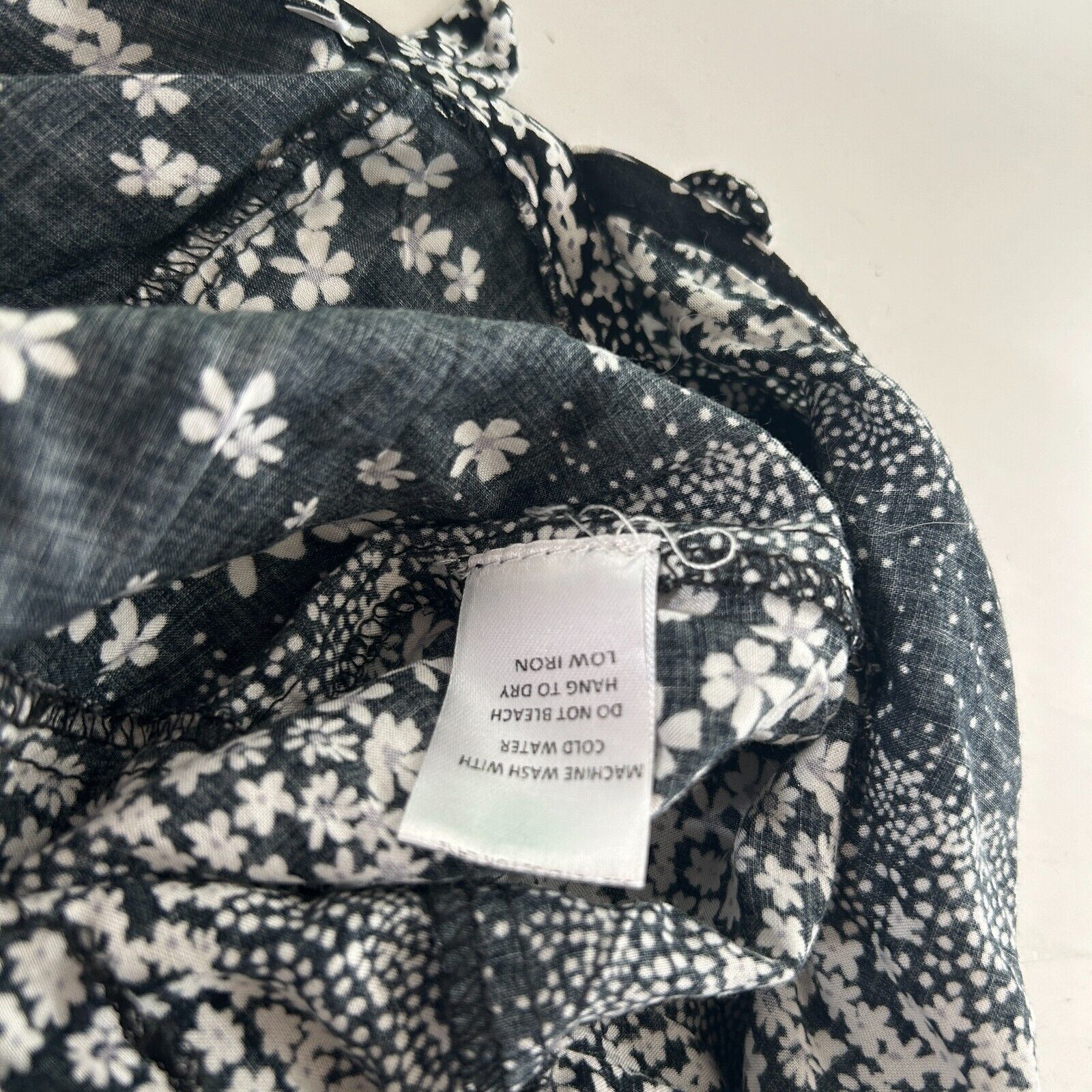 Other Olivaceous Floral Halter Tie Neck Open Back Flowy Romper M Size 30" / US 8 / IT 44 - 7 Thumbnail