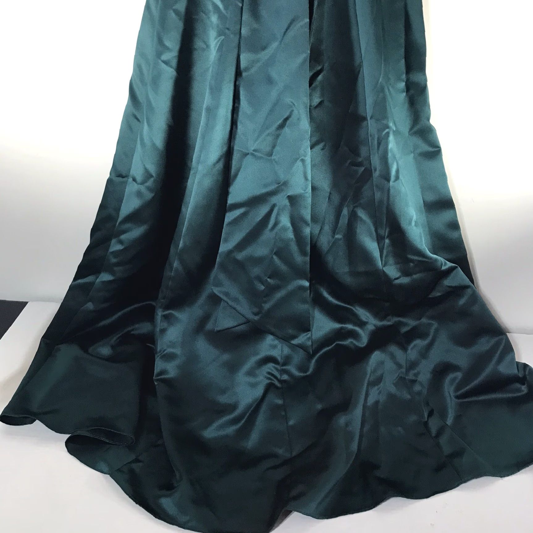 Velvet Michelangelo Green Satin A-Line Formal Dress Women's Size 10 USA Size L / US 10 / IT 46 - 5 Thumbnail