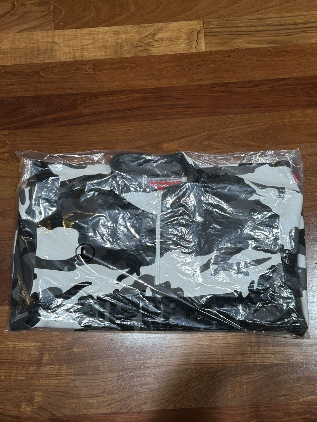 Supreme Supreme Korea Flag Shop Pull-Over Size US L / EU 52-54 / 3 - 2 Thumbnail