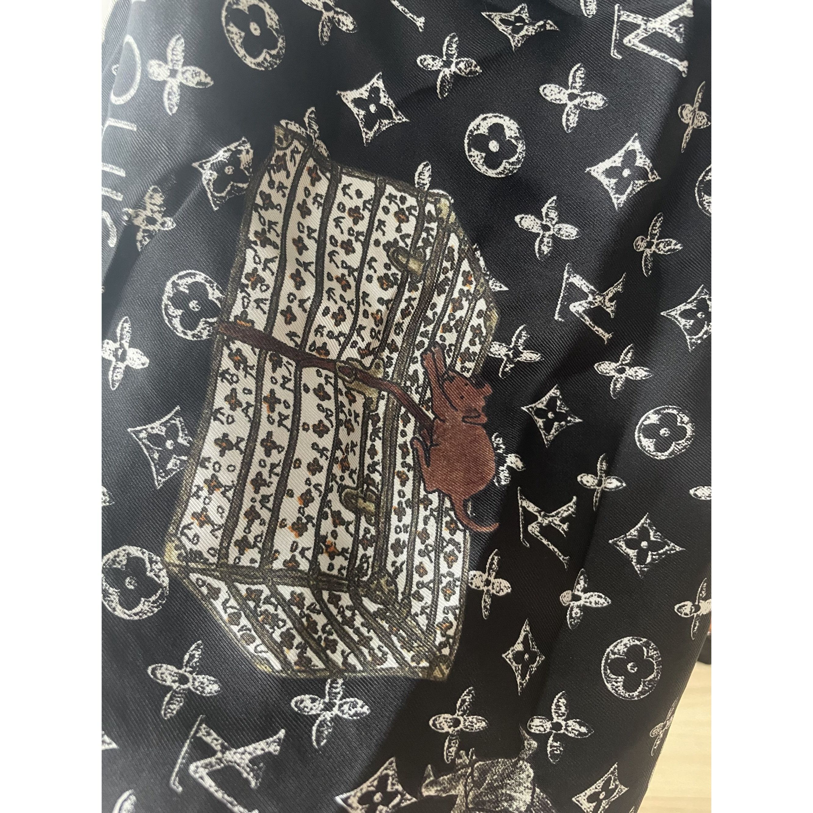 Louis Vuitton Louis Vuitton Paris Black Silk Scarf With Monogram & Animal Size ONE SIZE - 2 Thumbnail