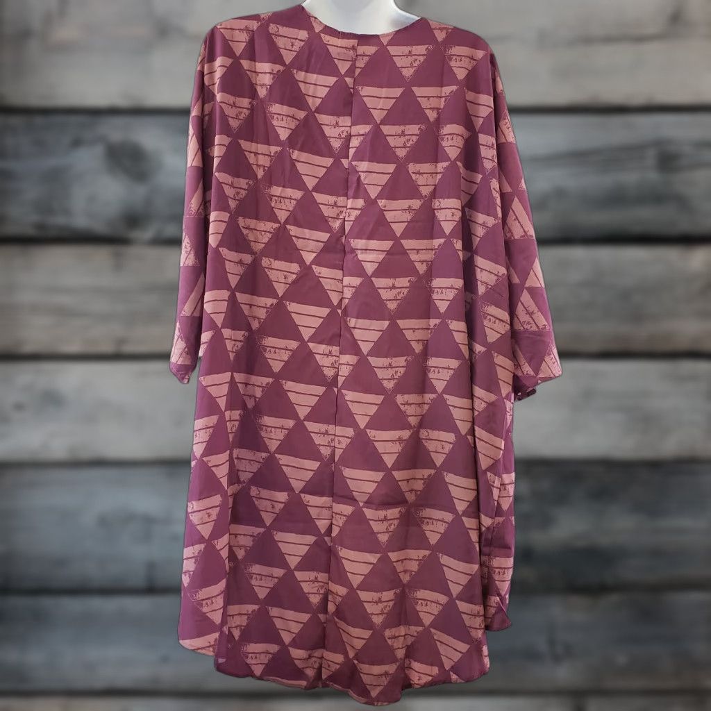 Vintage VINTAGE LuLaRoe Lindsay Blouse Geometric Purple M Womens Size M / US 6-8 / IT 42-44 - 1 Thumbnail