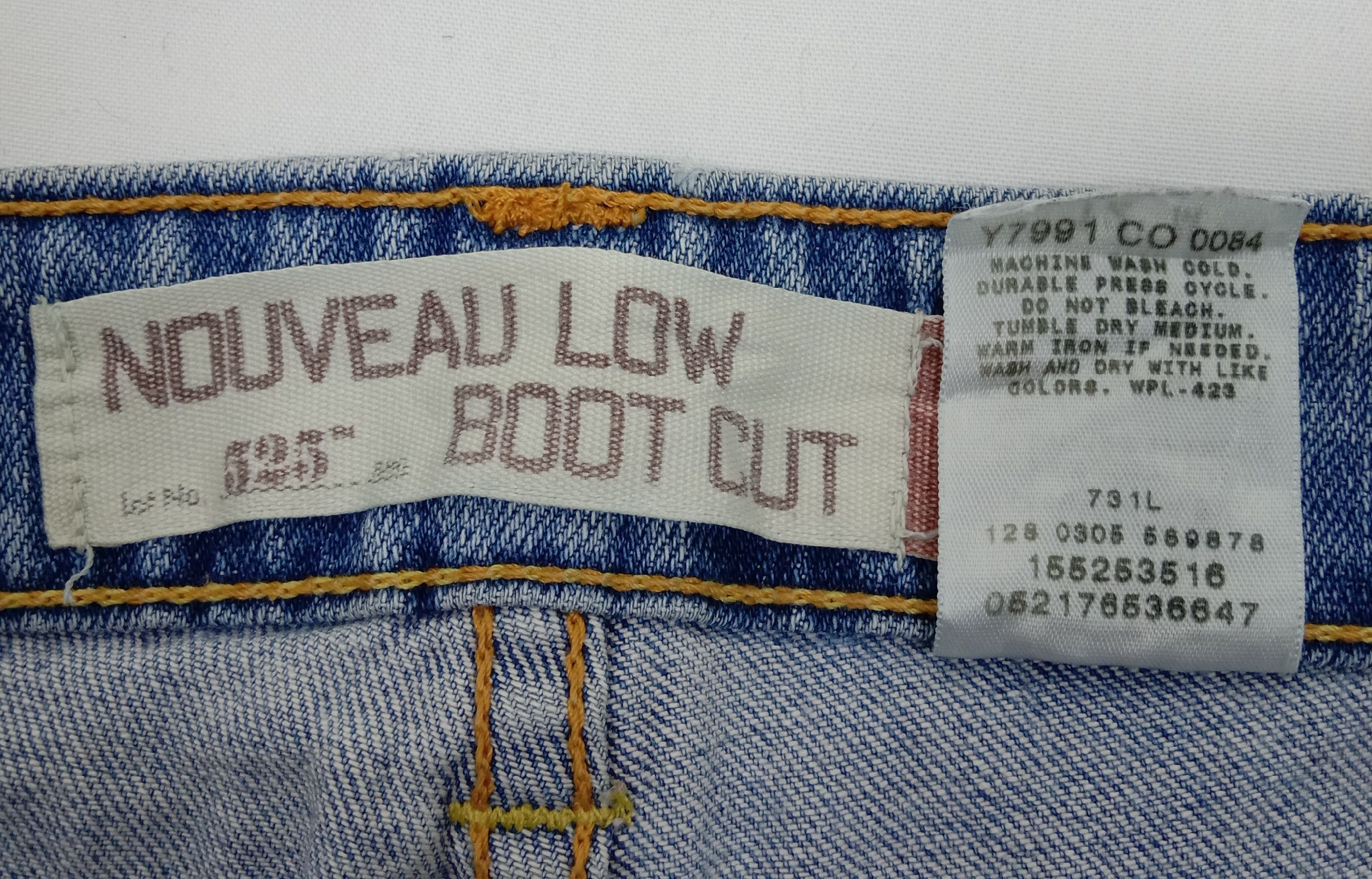 Levi's Vintage Levi’s 525 Flare Jeans Light Wash Distressed Denim Size 33" - 13 Thumbnail