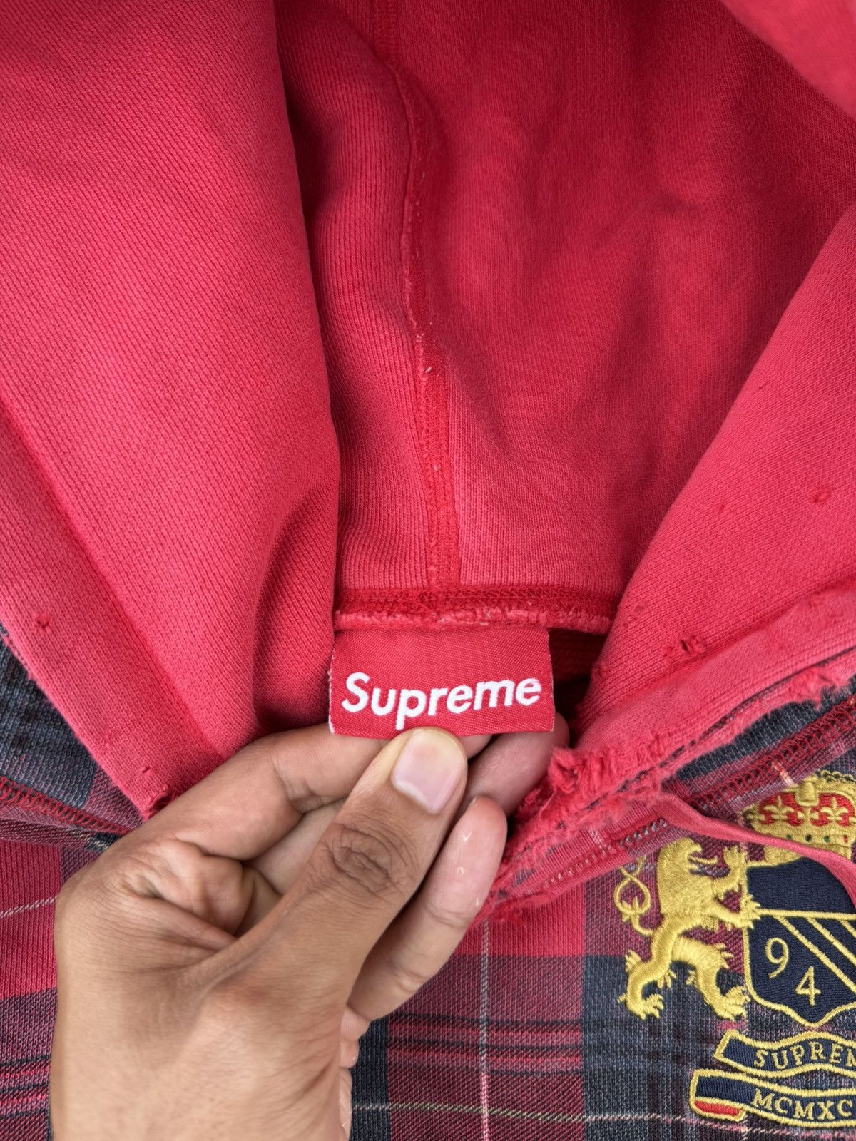 Supreme Distressed Supreme Crest Plaid MCMXCIV Pull Over Hoodie Size US L / EU 52-54 / 3 - 8 Thumbnail