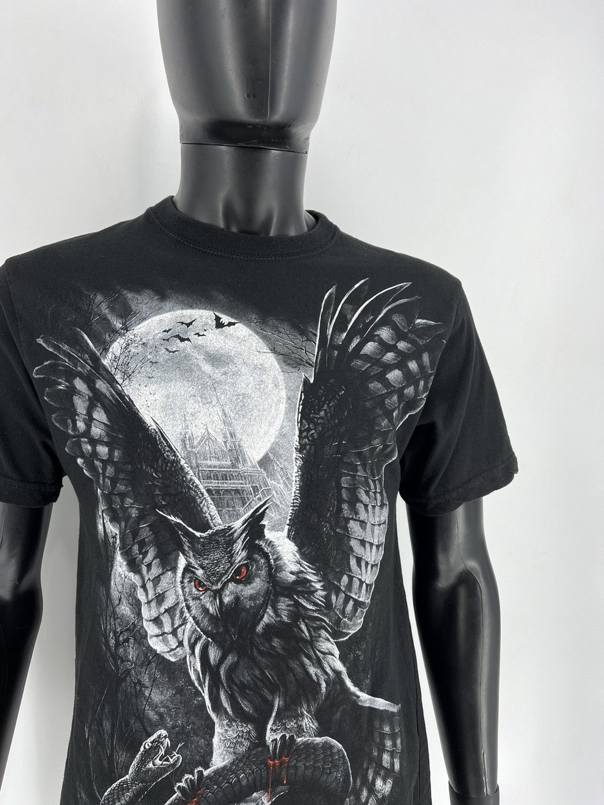 Band Tees × Vintage Vintage Y2K Bloody Owl T-shirt Spiral Tee Black Vintage Rock Size US L / EU 52-54 / 3 - 7 Thumbnail