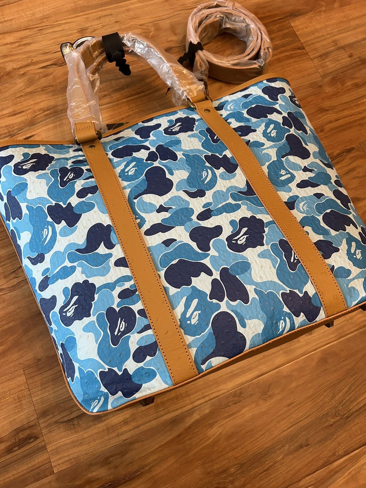 Bape NEW Bape Blue ABC Camo PU Ostrich Leather Tote Bag Size ONE SIZE - 9 Thumbnail