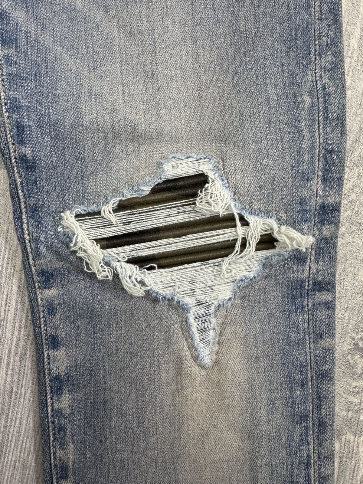 Amiri Amiri Clay Indigo Appliqué Logo Jeans Size US 30 / EU 46 - 4 Thumbnail