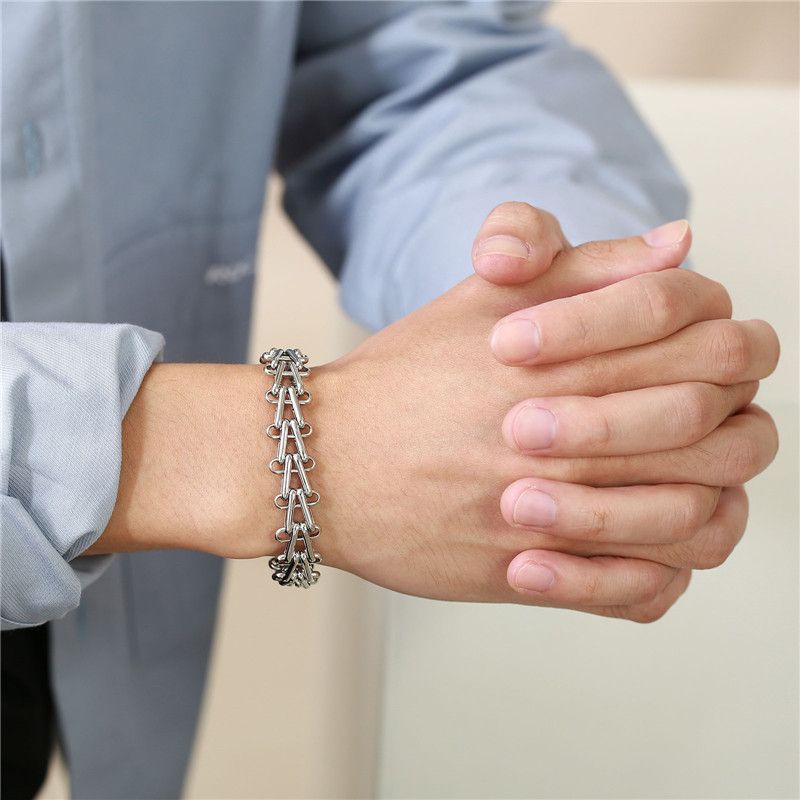 Jewelry Interlocked Triangle Link Chain Bracelets Size ONE SIZE - 1 Thumbnail