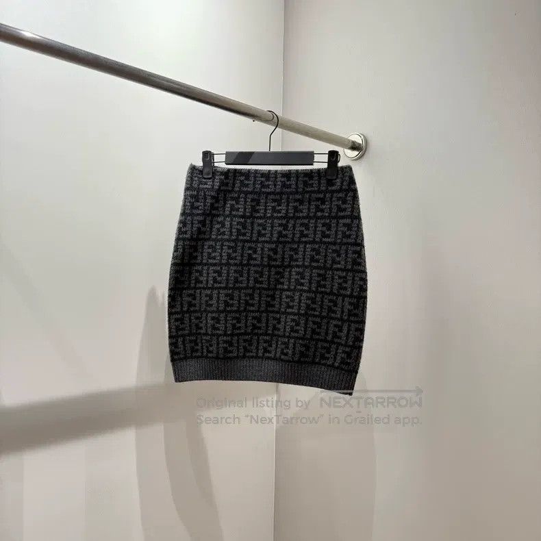 Fendi Fendi Fully printed cashmere skirt Size 24" / US 00 / IT 34 - 1 Thumbnail