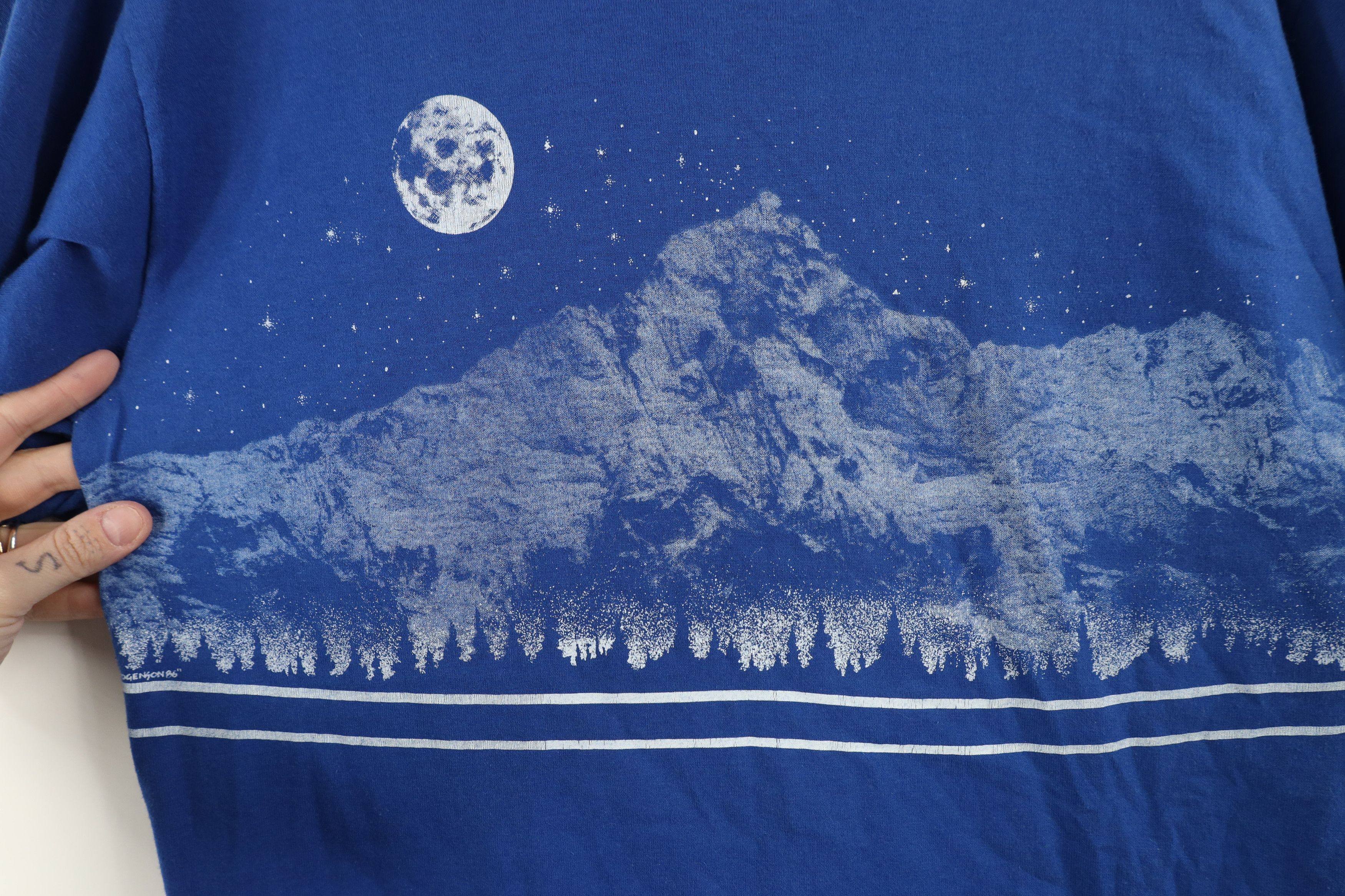 Vintage Vintage 80s 90s Streetwear Mountains Over Print T-Shirt USA Size US L / EU 52-54 / 3 - 5 Thumbnail