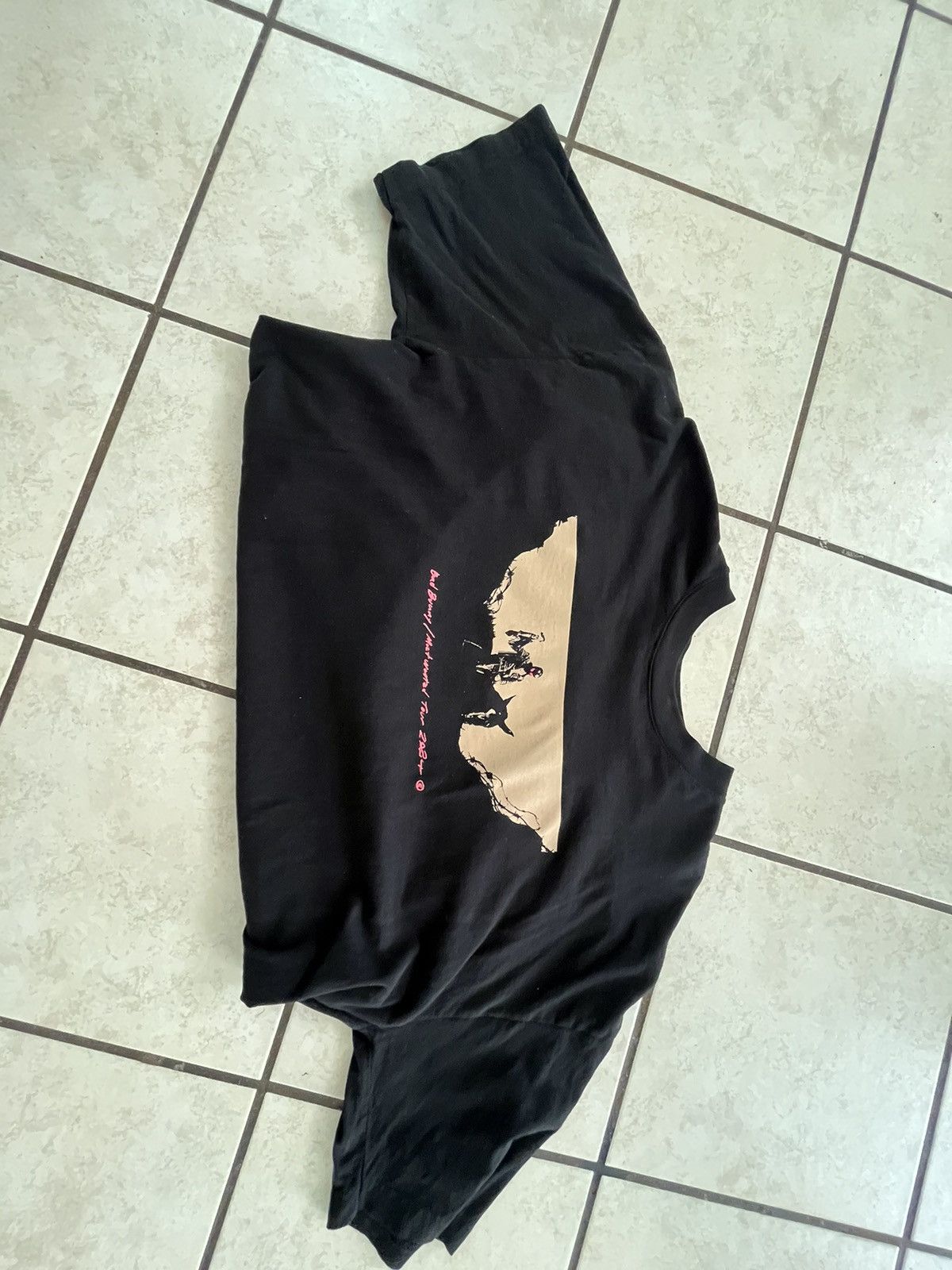 Vintage BAD BUNNY TSHIRT CARIBBEAN CINEMAS Size US XL / EU 56 / 4 - 1 Thumbnail