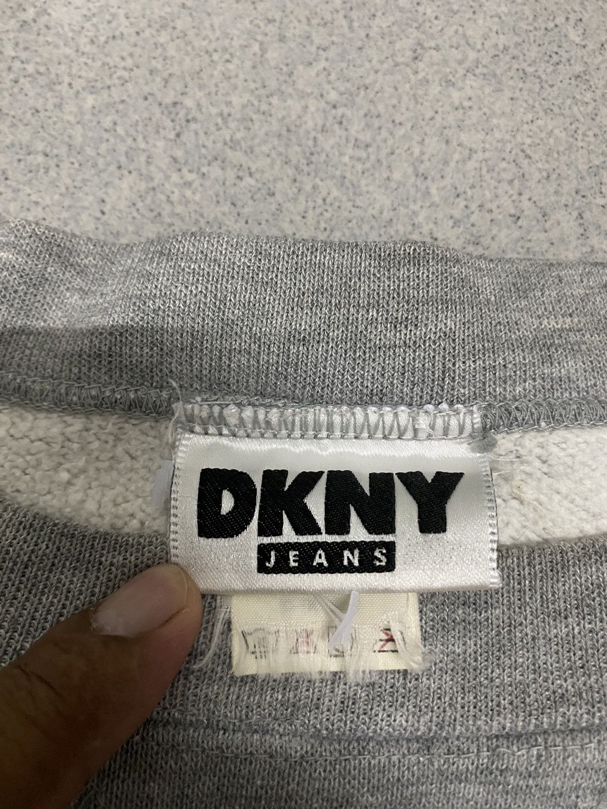 DKNY × Vintage Vintage DKNY Biglogo Sweatshirt Size US L / EU 52-54 / 3 - 3 Thumbnail