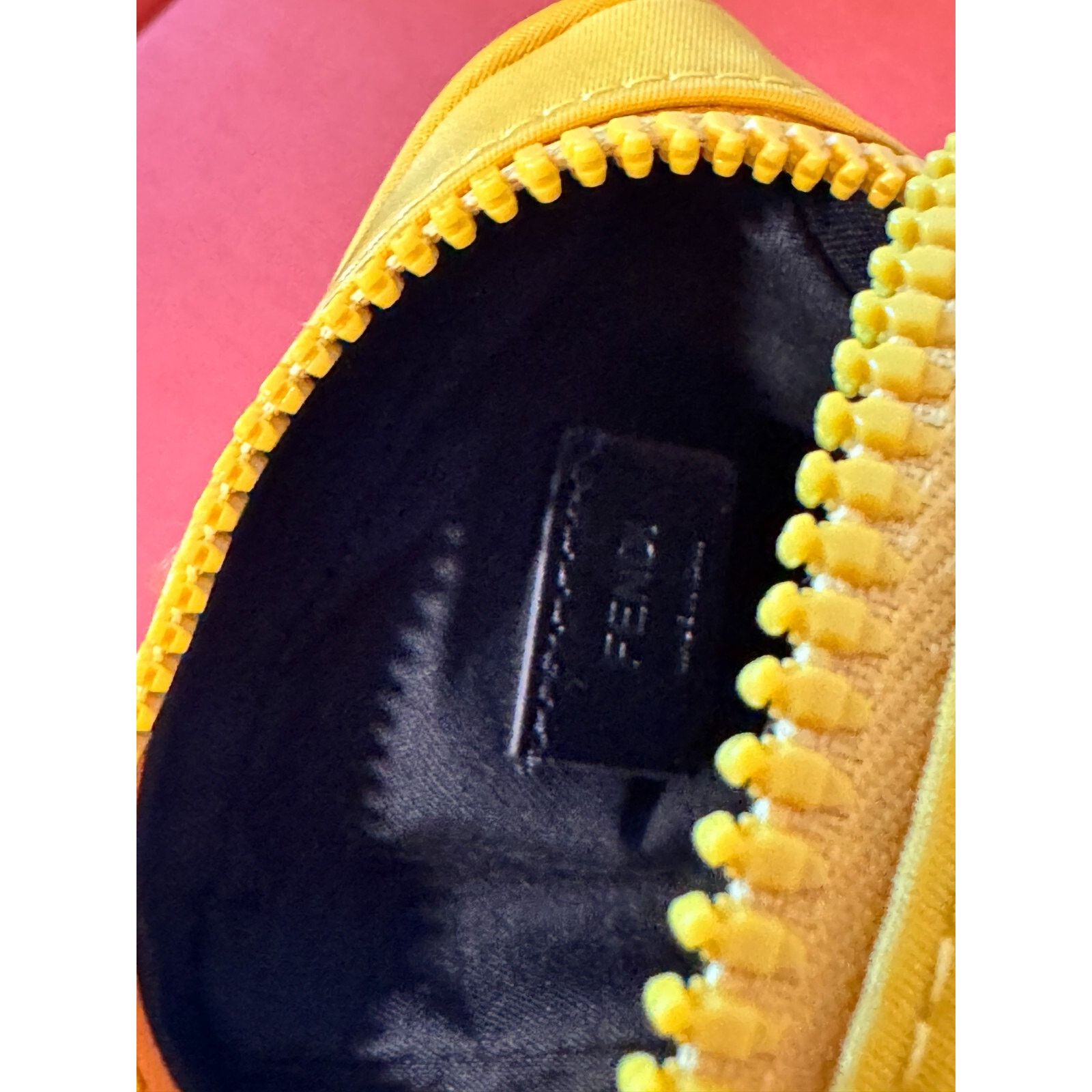 Fendi Authentic FENDI Baguette CrossBody Shoulder Bag | Phone Bag Size ONE SIZE - 6 Thumbnail