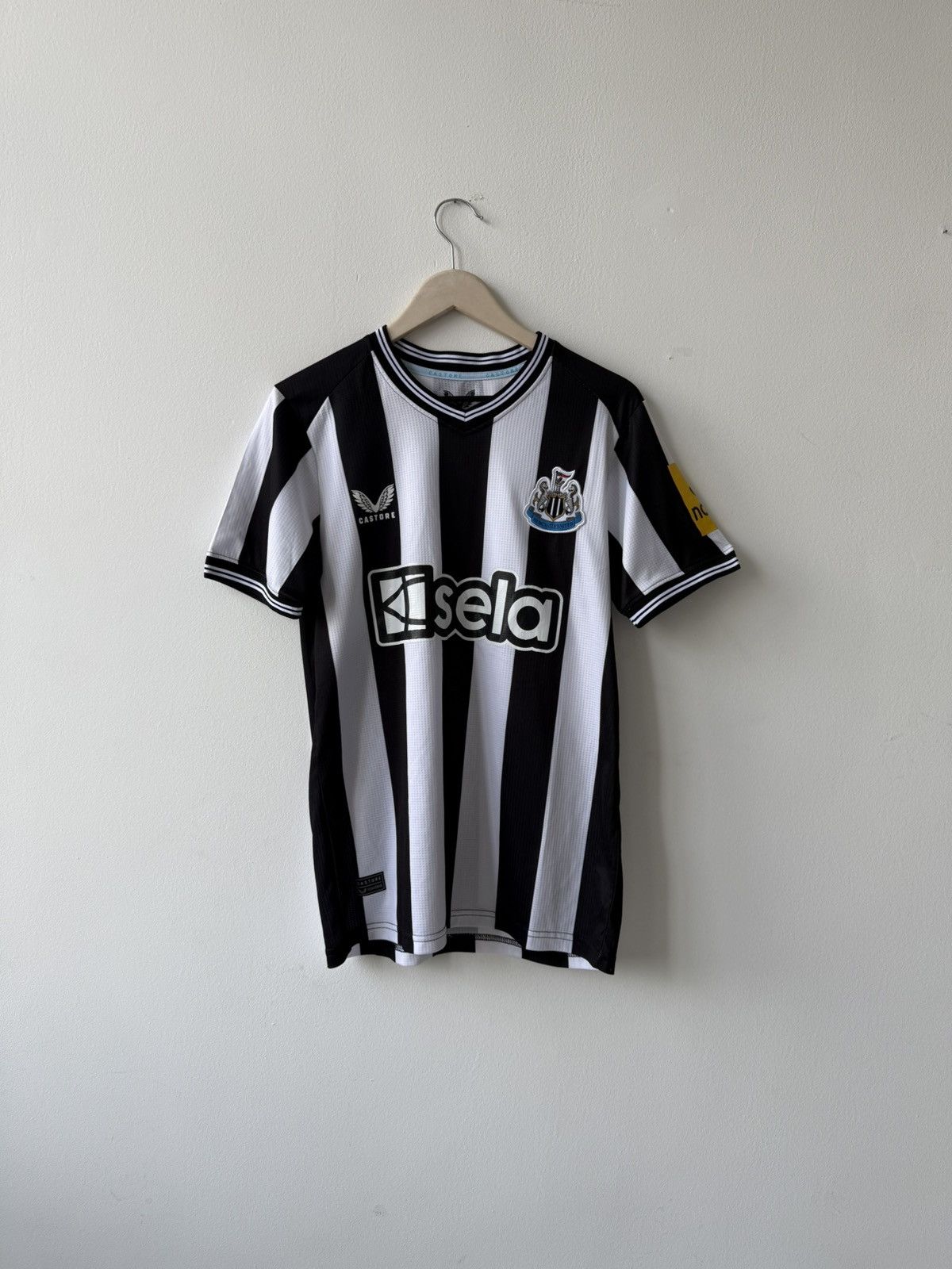 Castore Castore New Castle United 2023/2024 Home Jersey Size US M / EU 48-50 / 2 - 1 Thumbnail