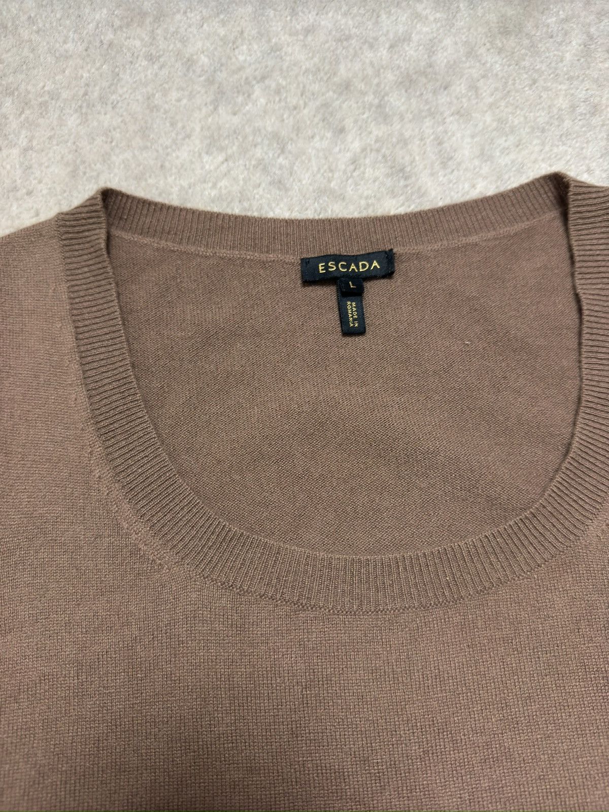 Escada sleeveless sweater 100% cashmere Escada brown rhinestones Size L / US 10 / IT 46 - 2 Thumbnail