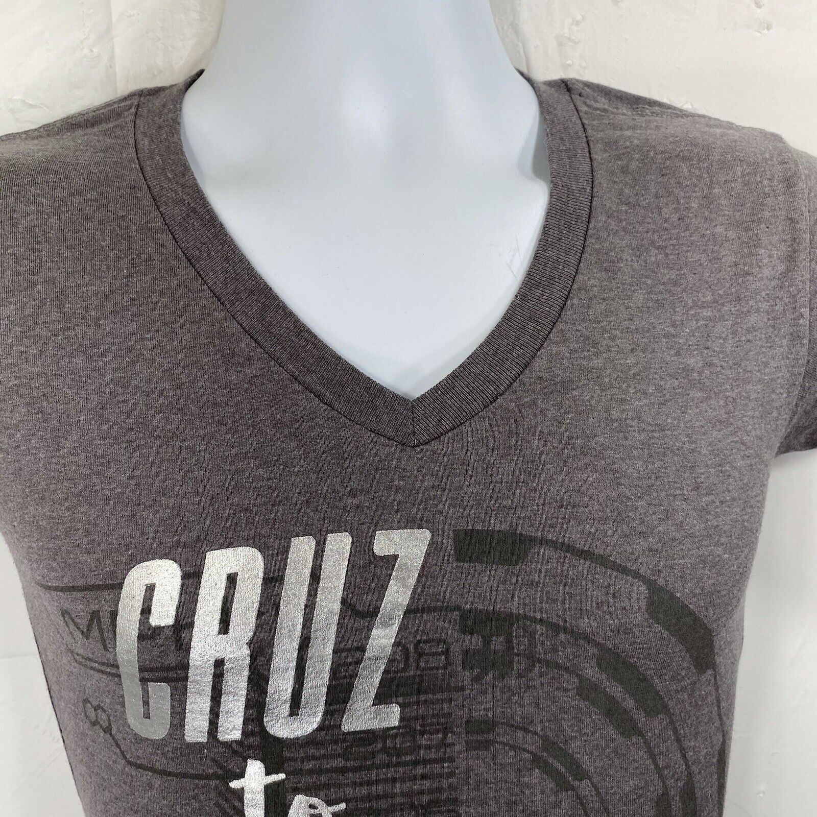 Disney Disney Store Cars XS Cruz to Victory V-Neck Graphic T Shirt Size US XS / EU 42 / 0 - 2 Thumbnail
