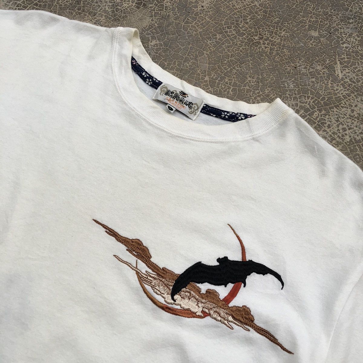 Japanese Brand × Kamakura KARAKURI Tamashii very Rare Wolf Embroidered Design T-Shirt Size US L / EU 52-54 / 3 - 4 Thumbnail